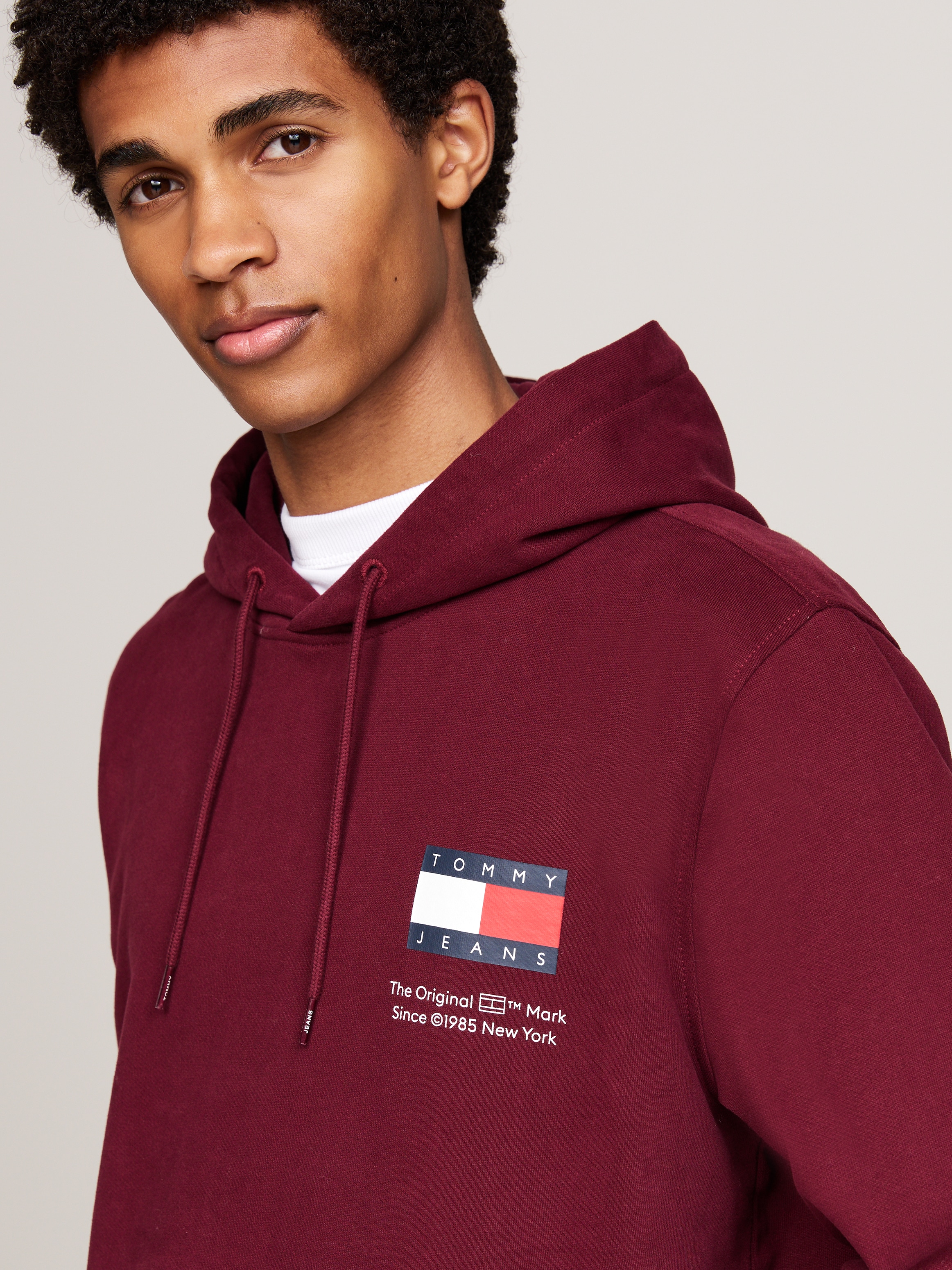 Tommy Jeans Plus Kapuzensweatshirt »TJM REG ESSENTIAL FLAG HOOD EXT«, Grosse Grössen