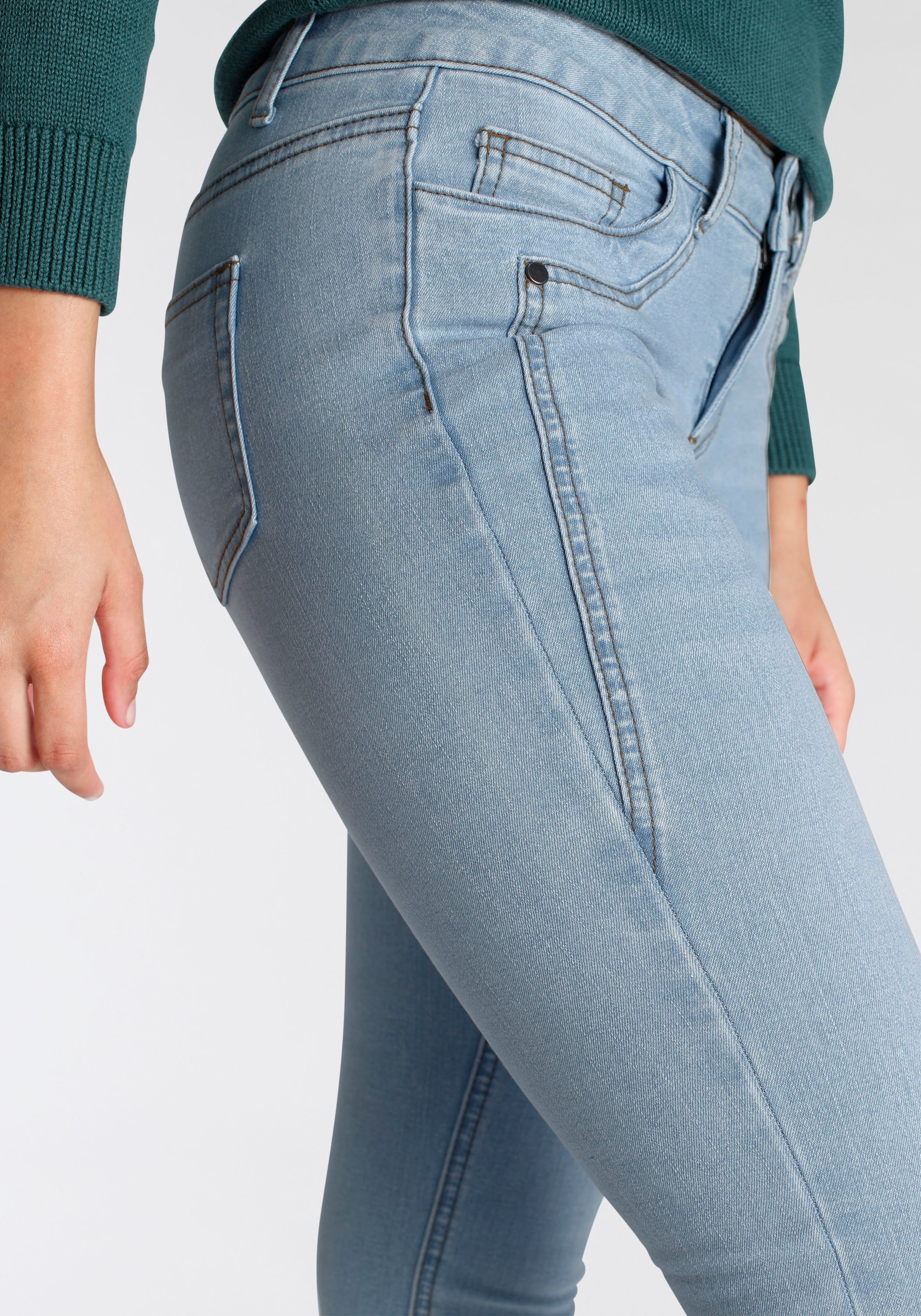 »mit versandkostenfrei ♕ Low 7/8-Jeans kaufen Keileinsätzen«, Arizona Waist