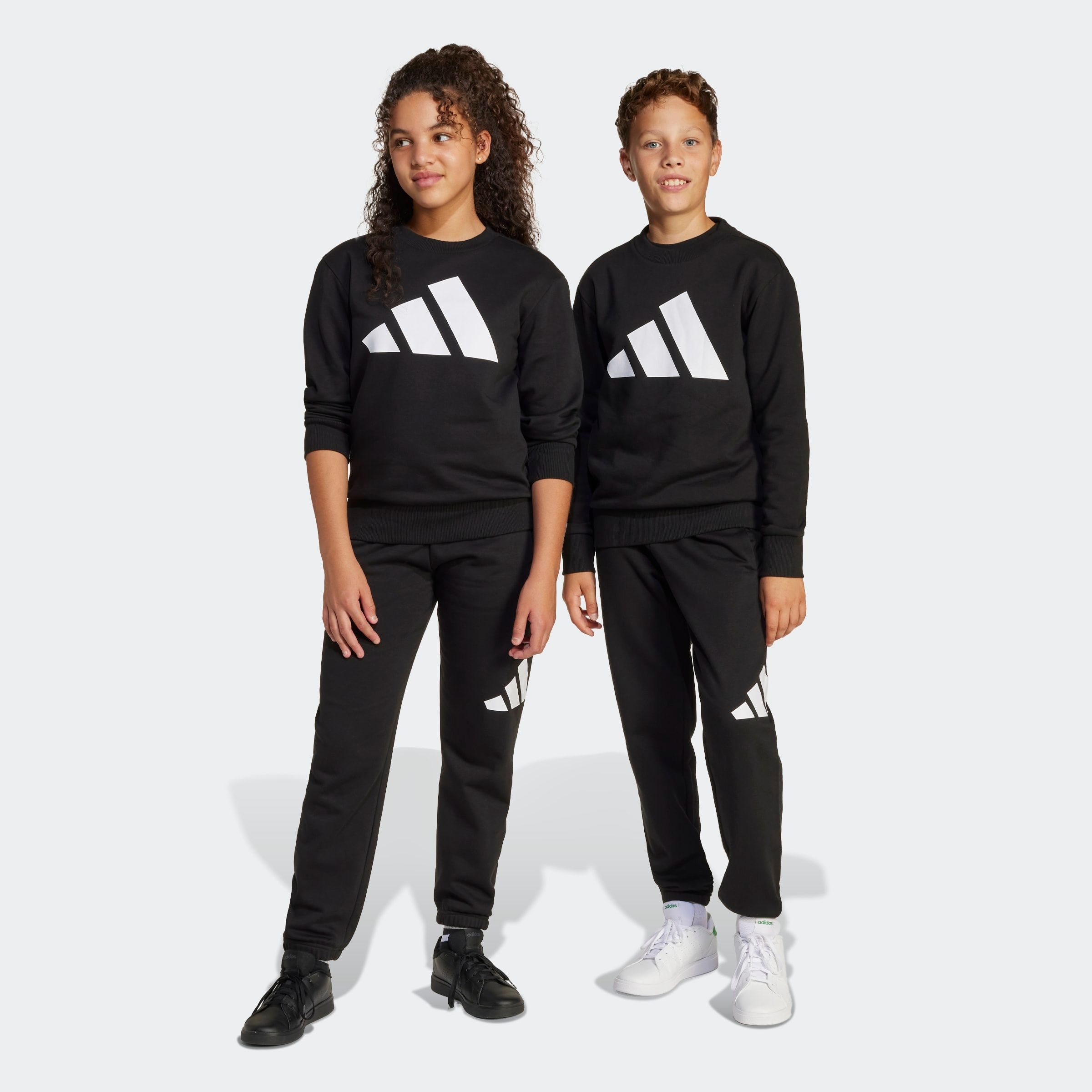 Image of adidas Sportswear Trainingsanzug "ESSENTIALS KIDS" 2 Stk. Trainingsanzug für Kinder, zweiteilig, sportlicher Stil