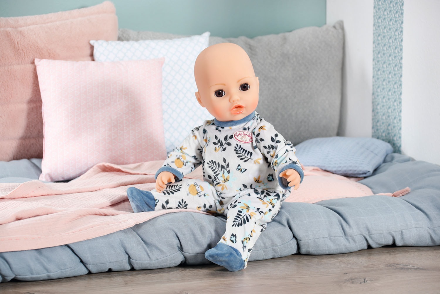 Baby Annabell Puppenkleidung »Strampler blau Blätter, 43 cm«, mit Kleiderbügel
