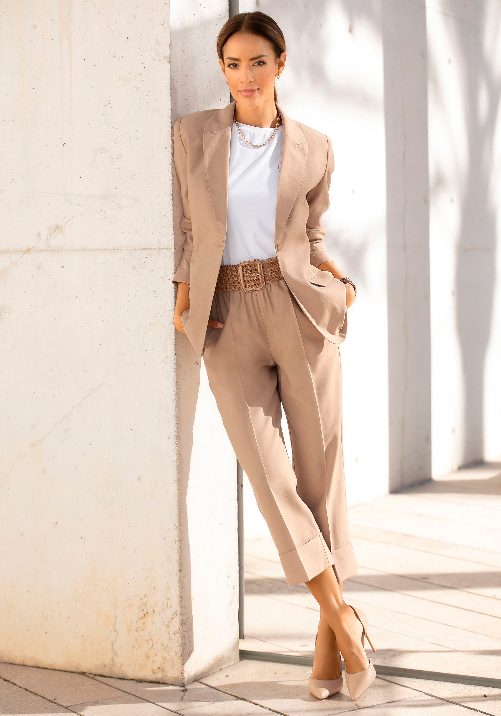 LASCANA Longblazer, mit tiefem Reverskragen