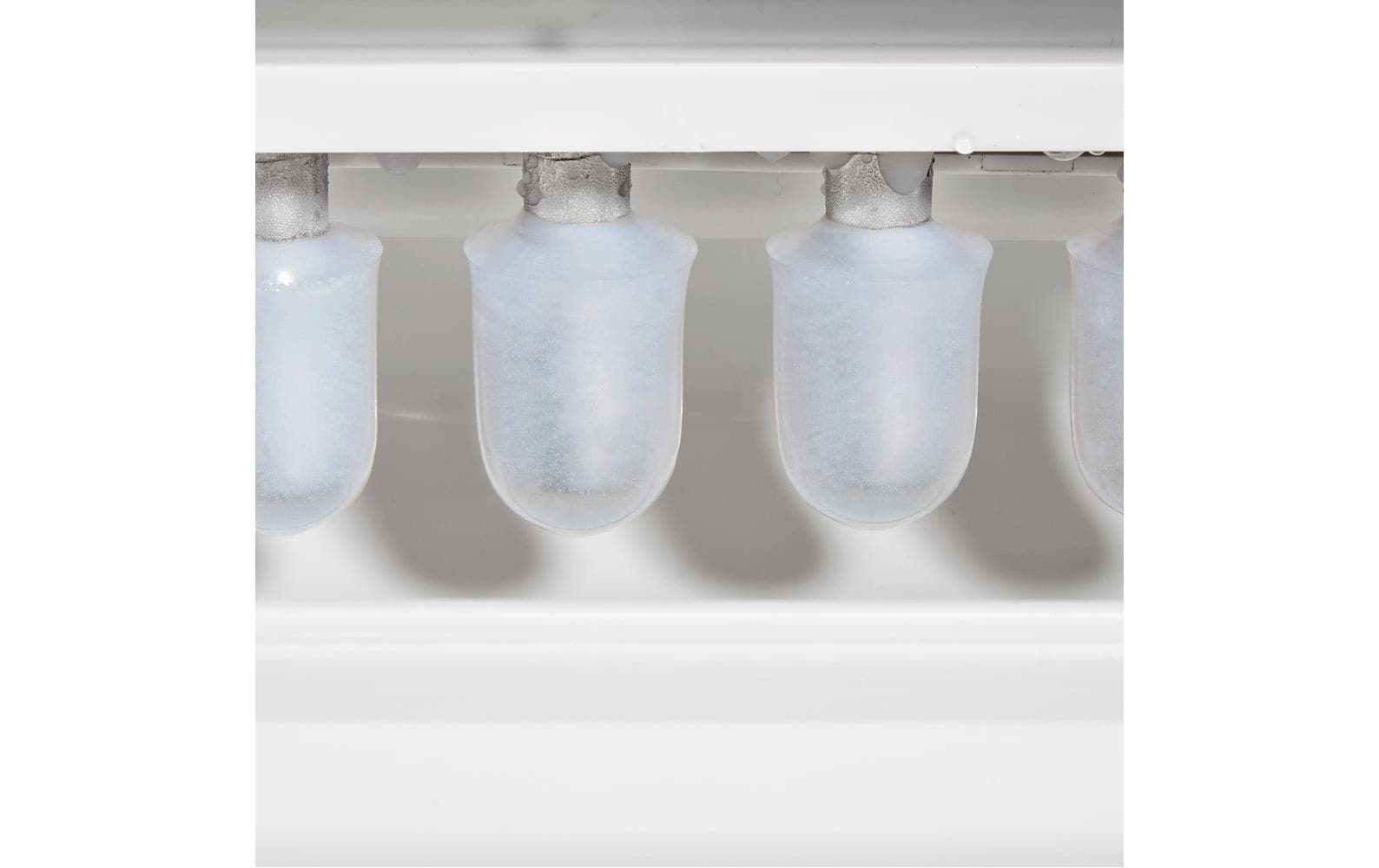 Image of GOURMETmaxx Eiswürfelmaschine "100W + CH-Stecker 8 kg/24h" Kompakter Eisbereiter mit Selbstreinigung und LED-Display