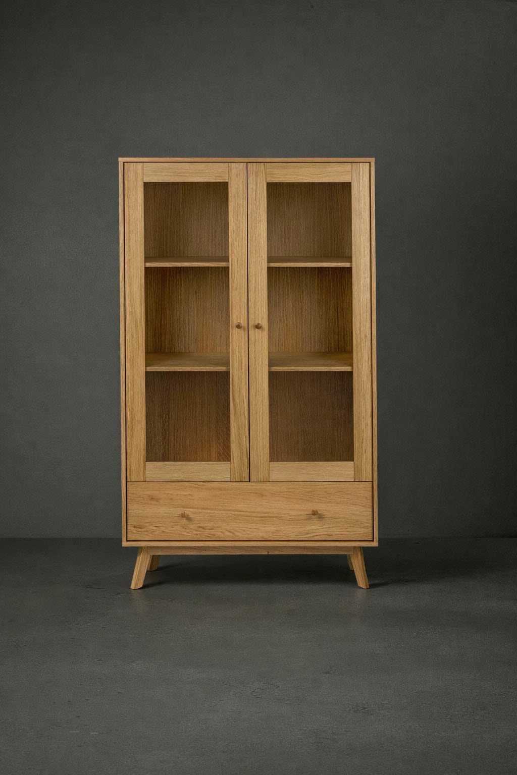 Image of Woodman Glasvitrine "Kensal" im schlichten skandinavischen Design, Holzfurnier aus Eiche, FSC
