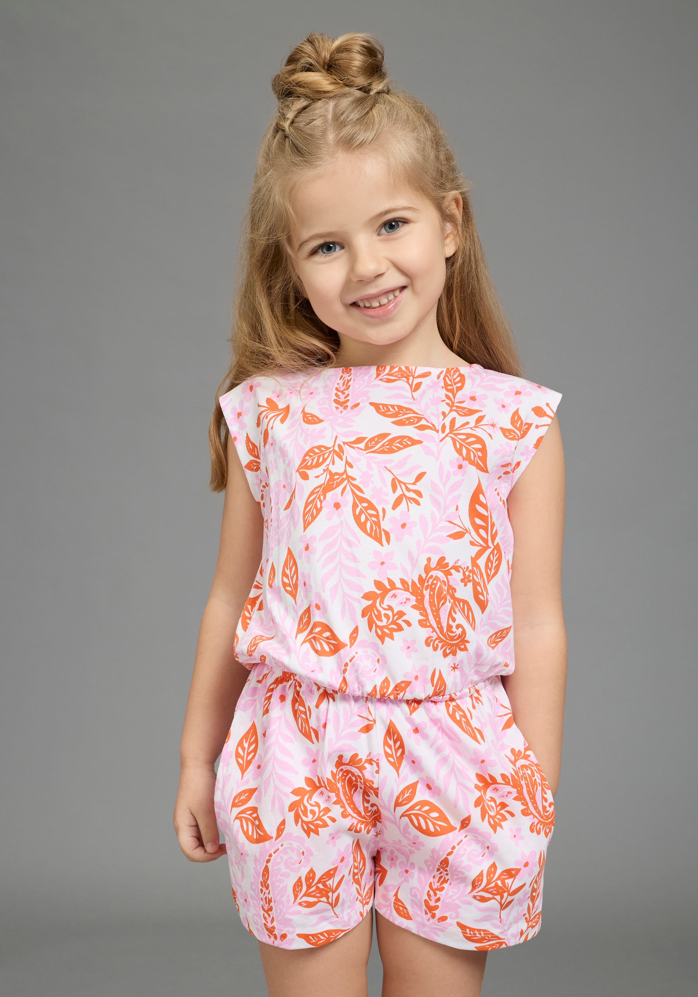 Image of KIDSWORLD Jumpsuit "Kurzer Overall mit Paisley-Druck" mit Paisley- und Blumenprint, aus weichem Single Jersey