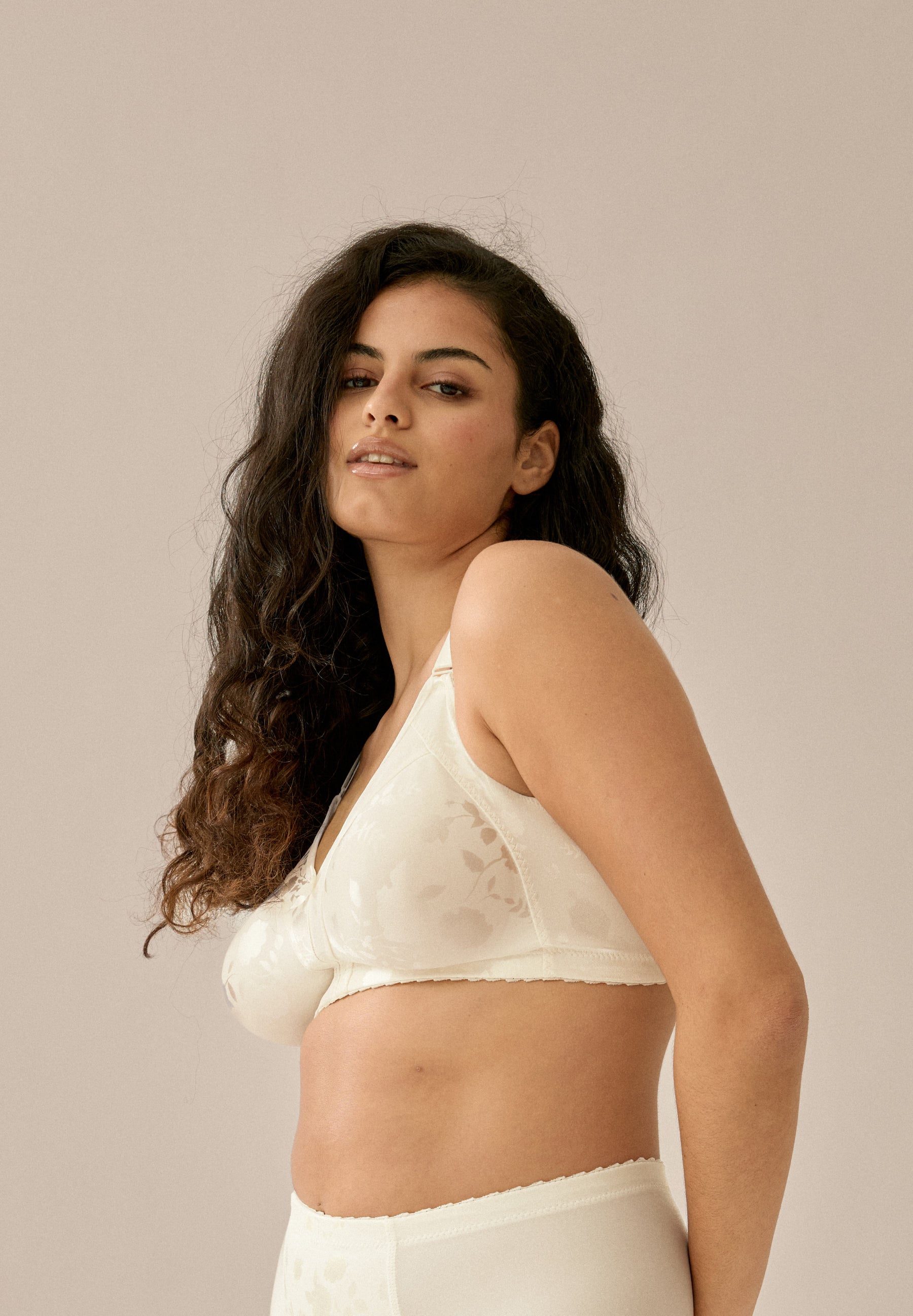 Naturana Soutien-gorge minimisant »Minimizer« 1 cuis Effet gainant, larges bretelles, féminin, sans armatures, satin, motif floral