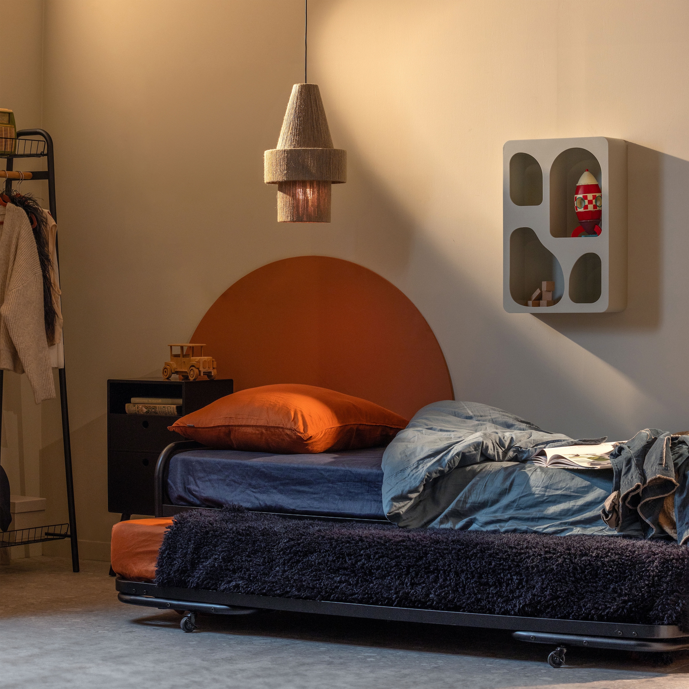 WOOOD Bettgestell »Lucy Metallrahmen pulverbeschichtet zusammenklappbar, 206 x 96 x 57 cm« Eingeklappt 30 cm hoch, Tragkraft 150 kg, Matratzenmass 90x200 cm