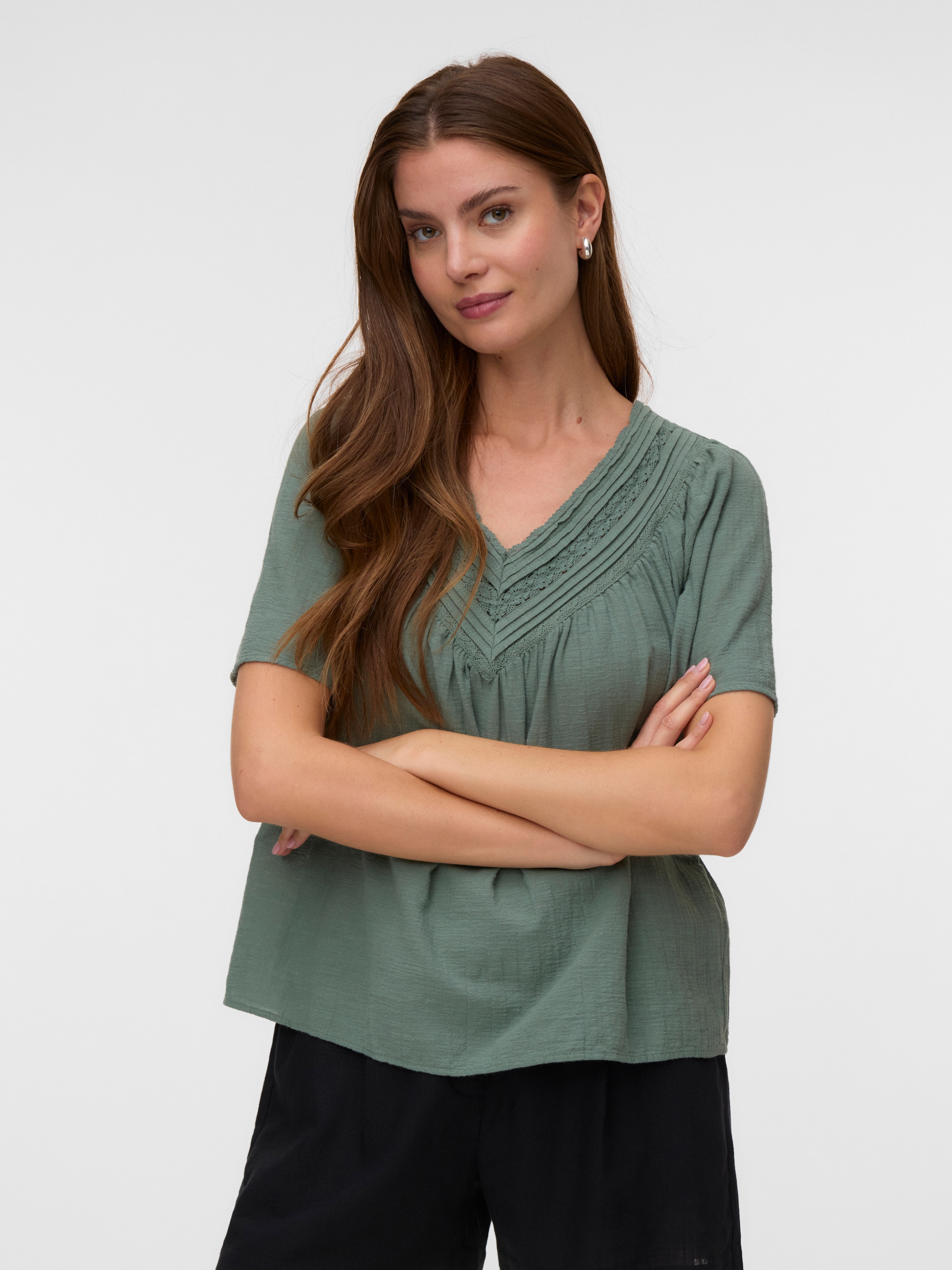 Image of Vero Moda Kurzarmbluse "VMKARLA S/S V-NECK TOP WVN BTQ" Baumwolle