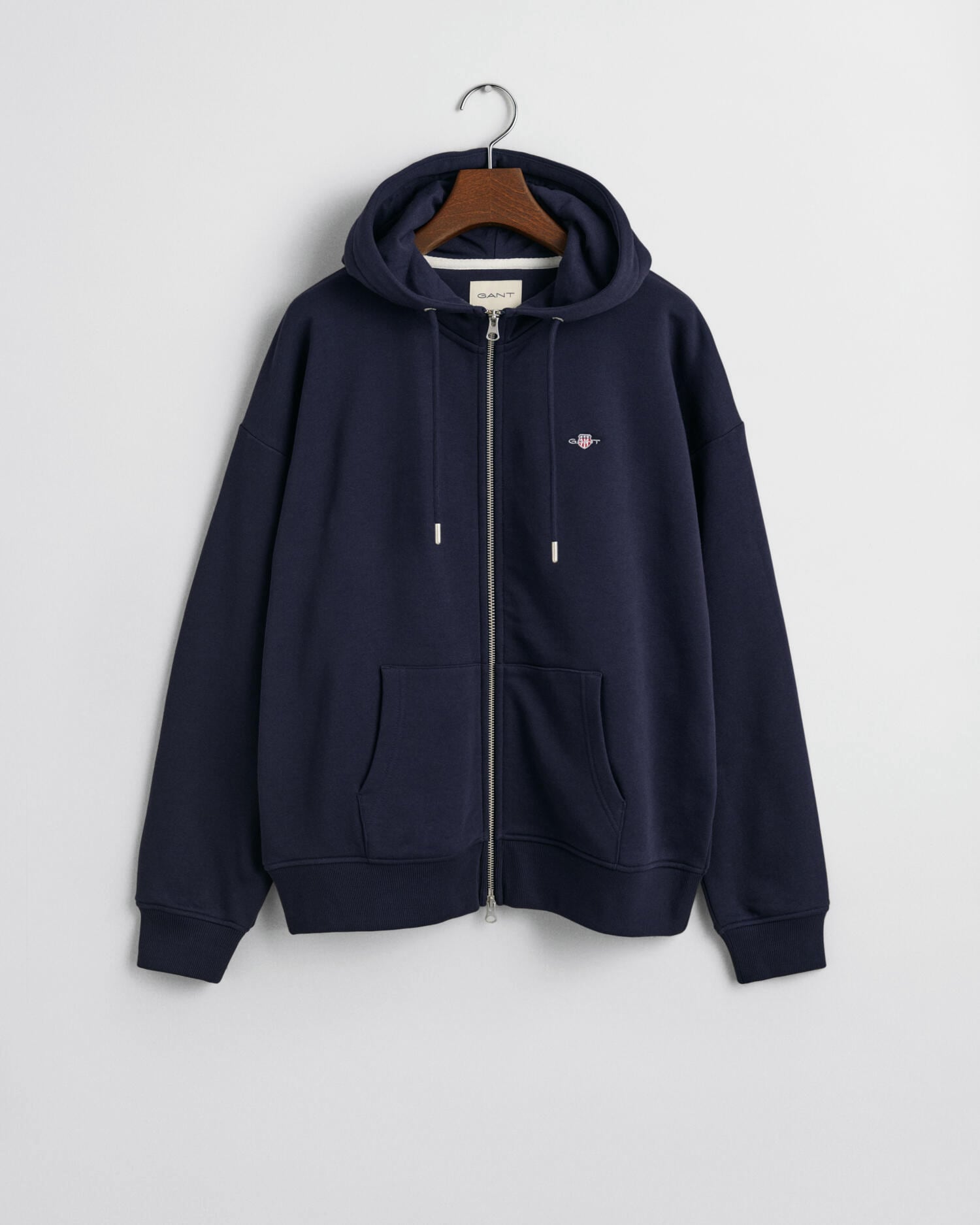 Gant Kapuzensweatjacke »SHIELD ZIP HOODIE«, Grafische GANT-Stickerei auf der Brust