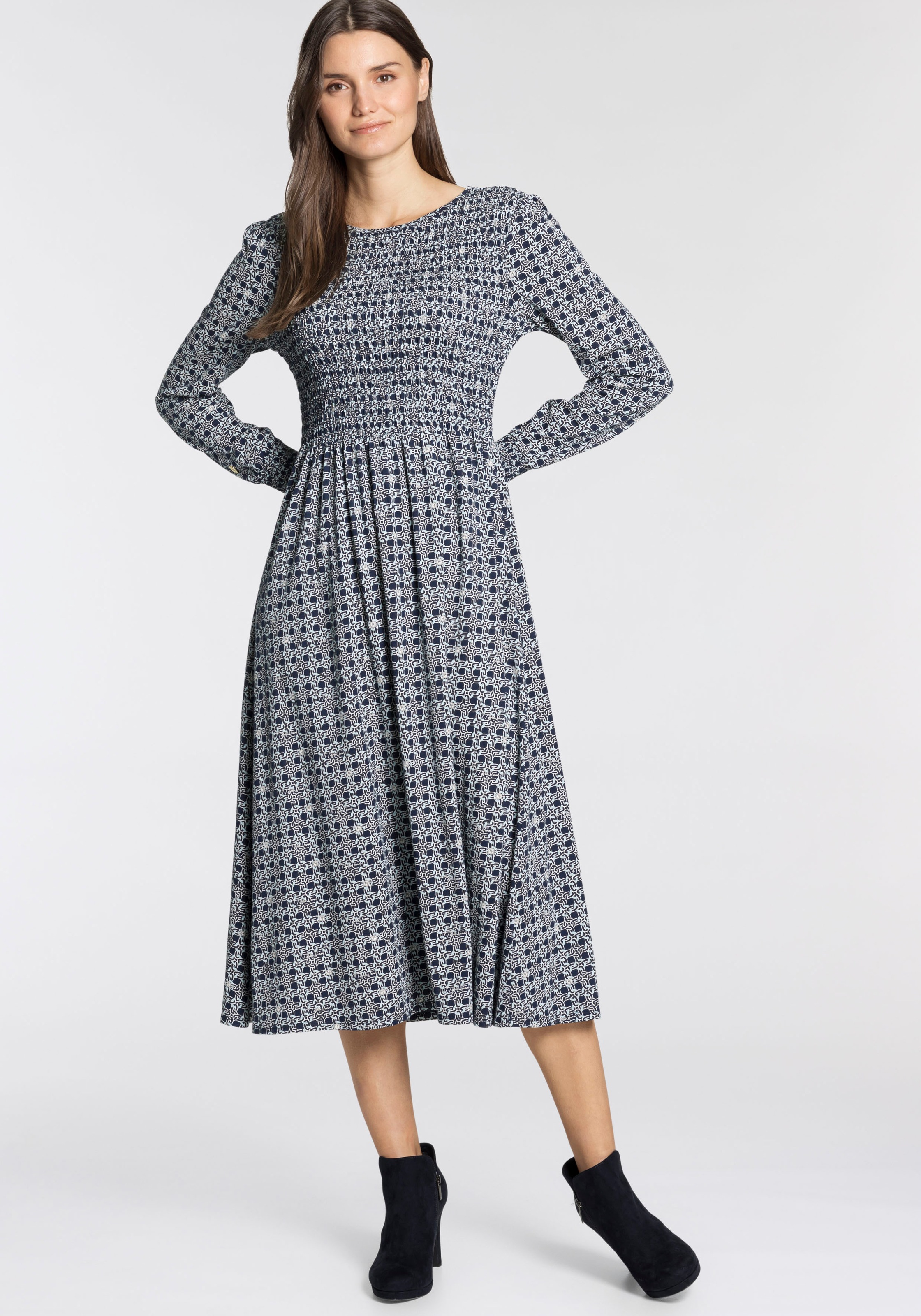 Image of TOM TAILOR Polo Team Maxikleid, mit gesmocktem Oberteilpart & Alloverdruck mit dezentem Logodruckelementen - NEUE KOLLEKTION bei Ackermann Versand Schweiz