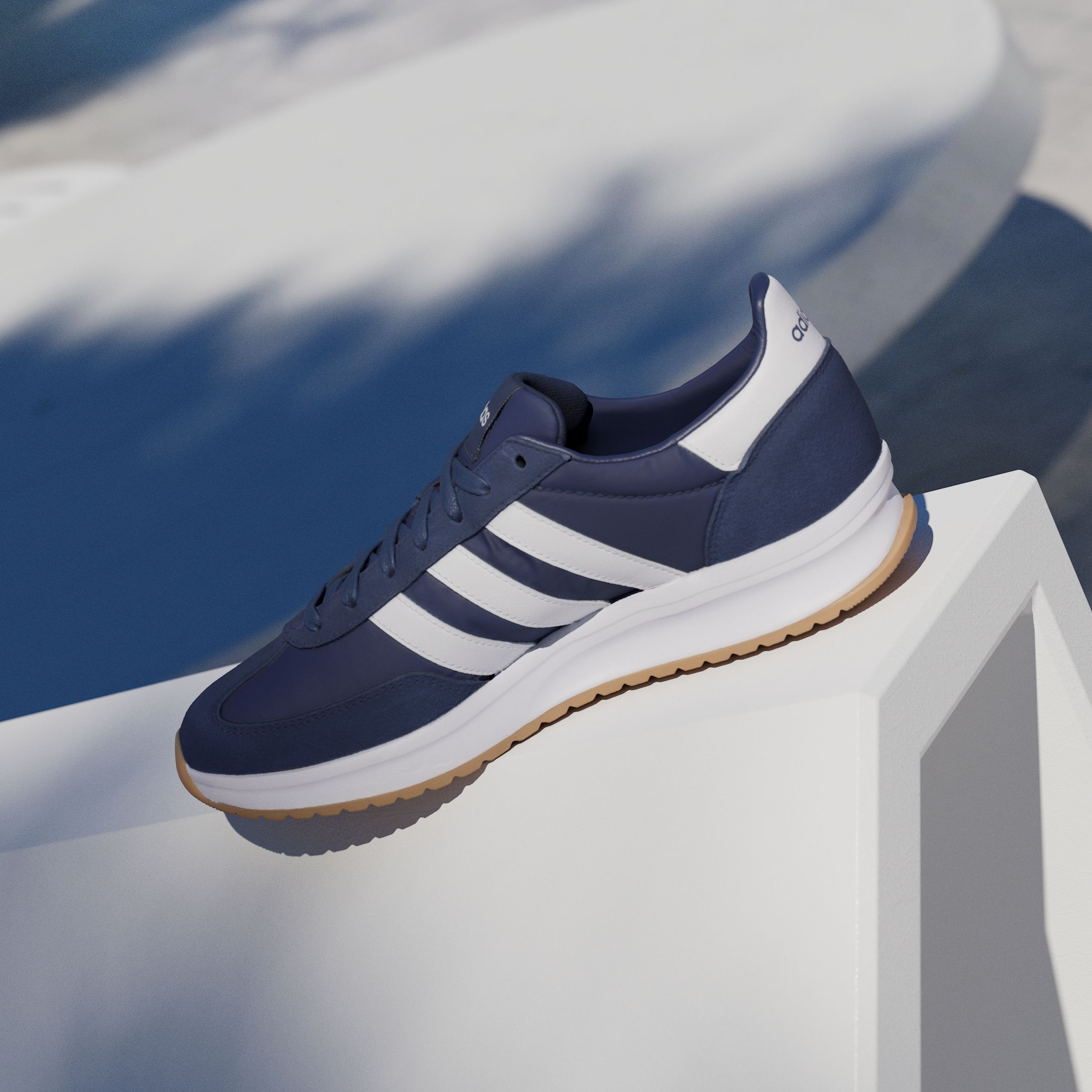 adidas Sportswear Sneaker »RUN 70S 2.0«, inspiriert vom Design des adidas SL72