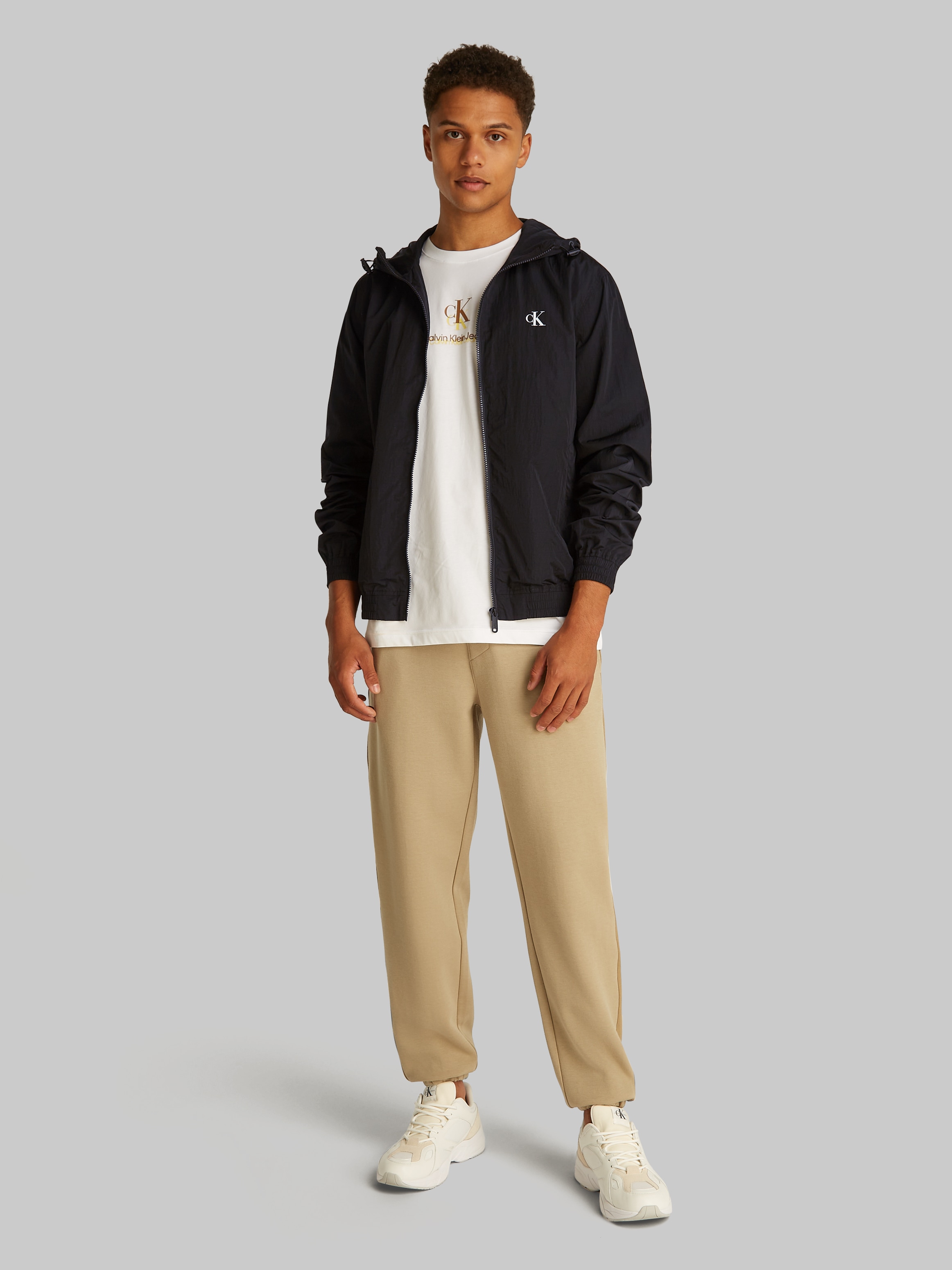 Calvin Klein Jeans Windbreaker »NYLON HOODED WINDBREAKER«, mit Kapuze, mit Logodruck