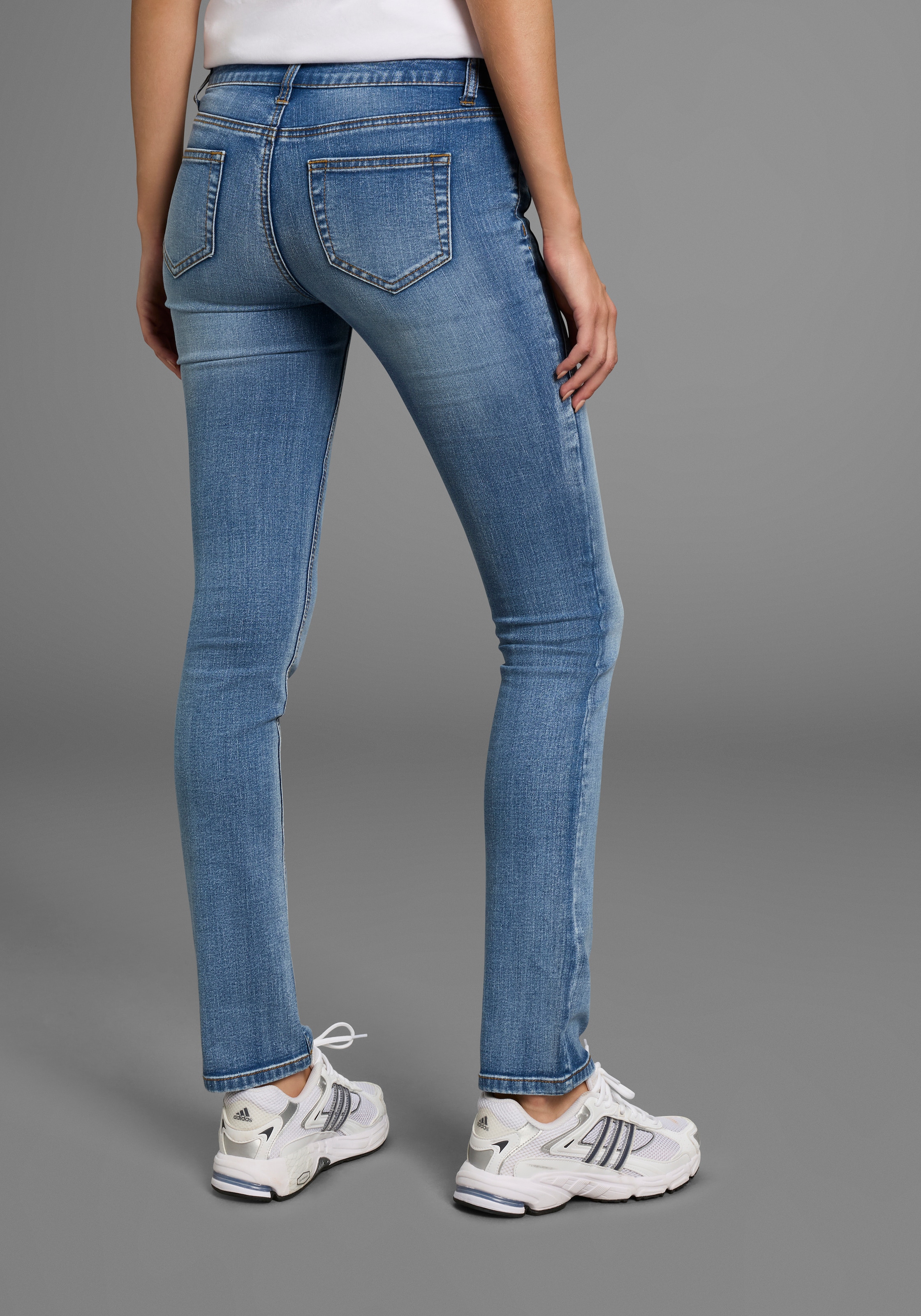 Arizona Comfort-fit-Jeans »mit Keileinsätzen« niedrige Leibhöhe