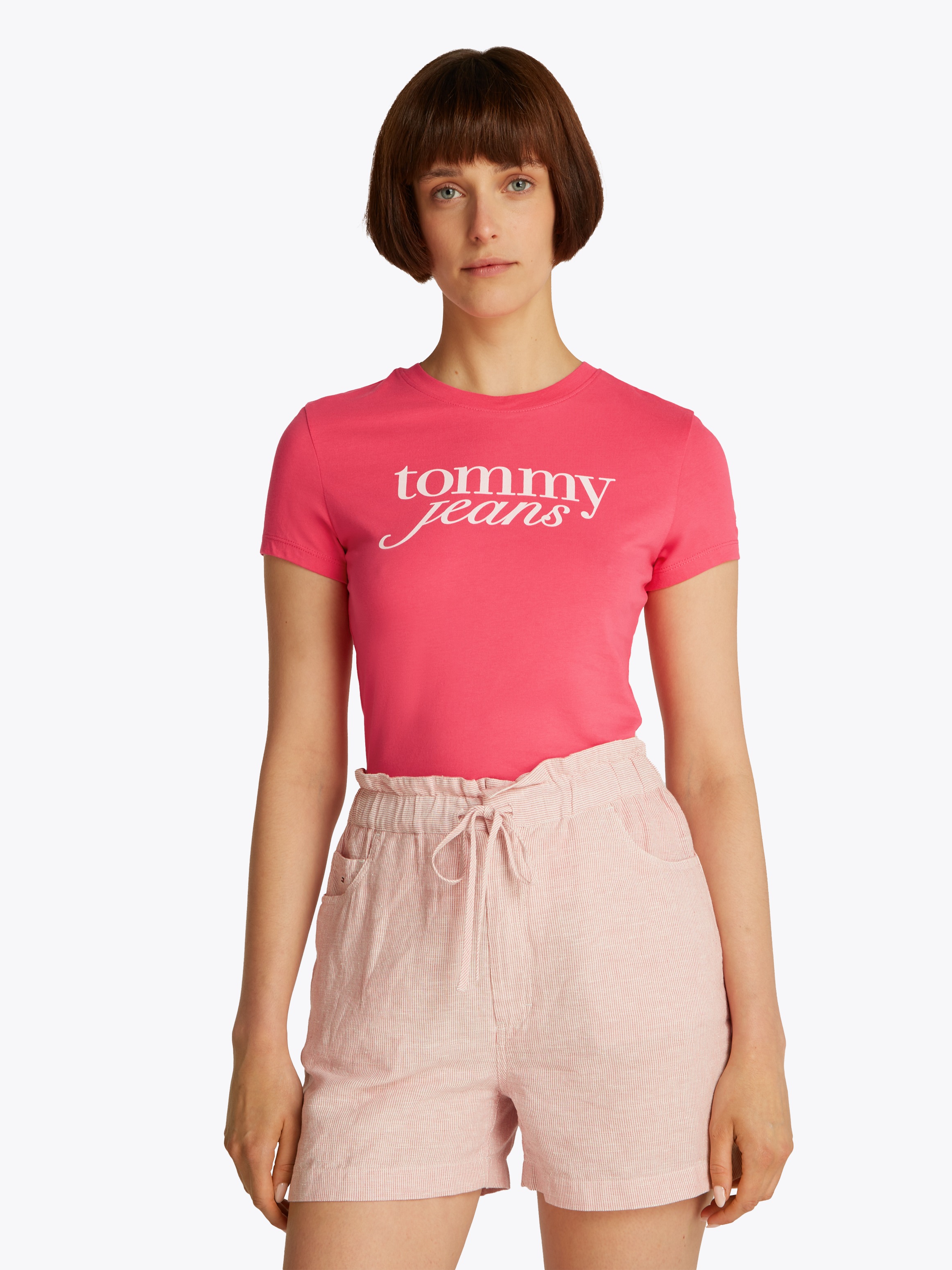Image of Tommy Jeans Curve Rundhalsshirt "Shirt TJW SLIM ESSENTIAL" in Grossen Grössen, Logo-Print auf Brusthöhe, mit Logostickerei