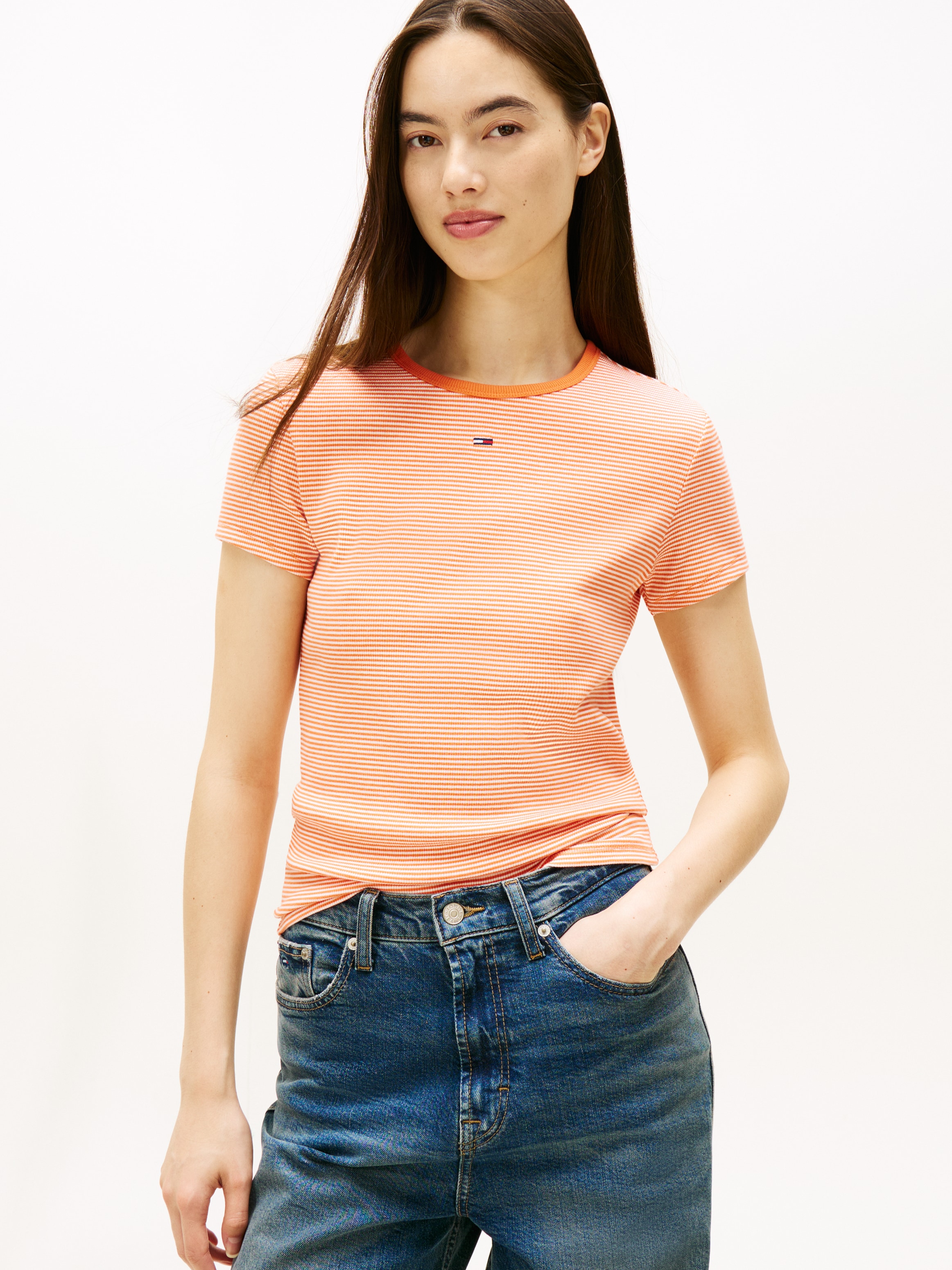 Tommy Jeans Kurzarmshirt »TJW ESSENTIAL RIB SHORT SLEEVE EXT« Baumwollmischung in gerippter Struktur, Slim Fit