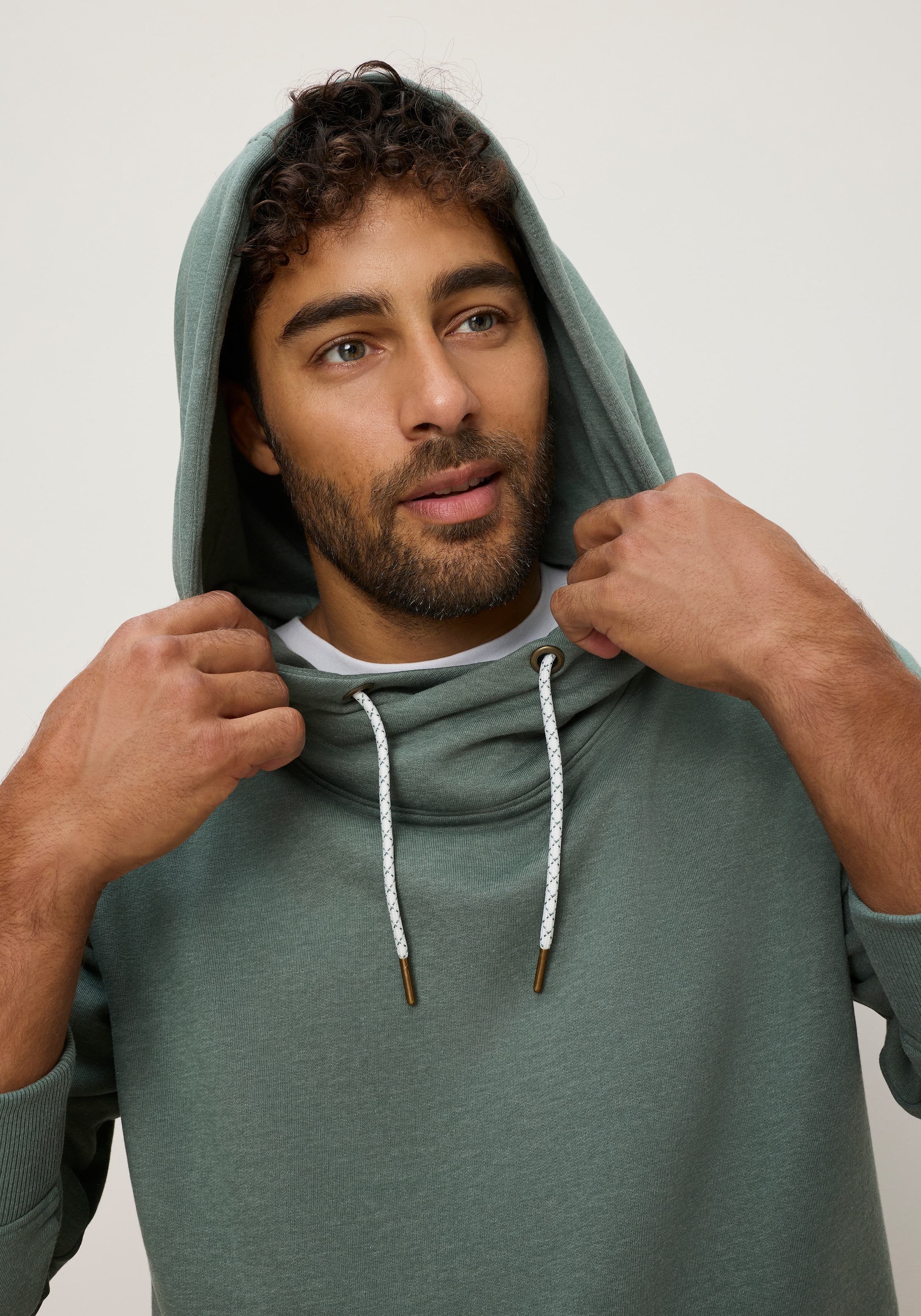 Man's World , avec encolure large, disponible aussi en grandes tailles
