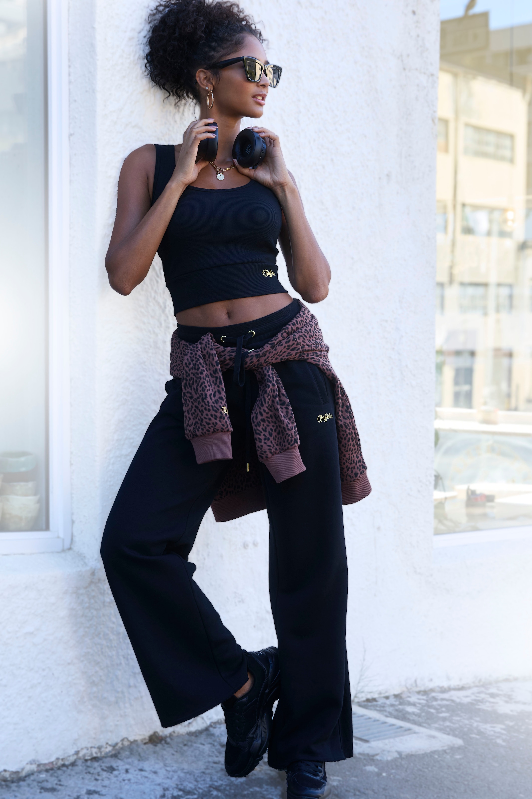 Buffalo Pantalon sweat  mit aufwendiger Logostickerei