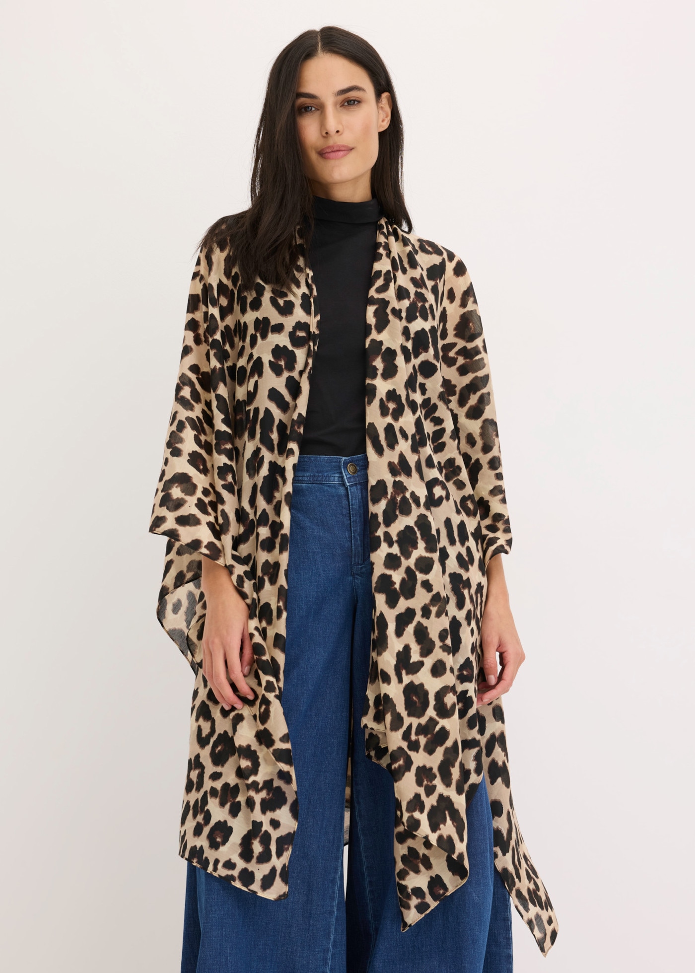 Image of bonprix Strickponcho aus Polyester, figurumspielende Passform, mit Leopardenmuster