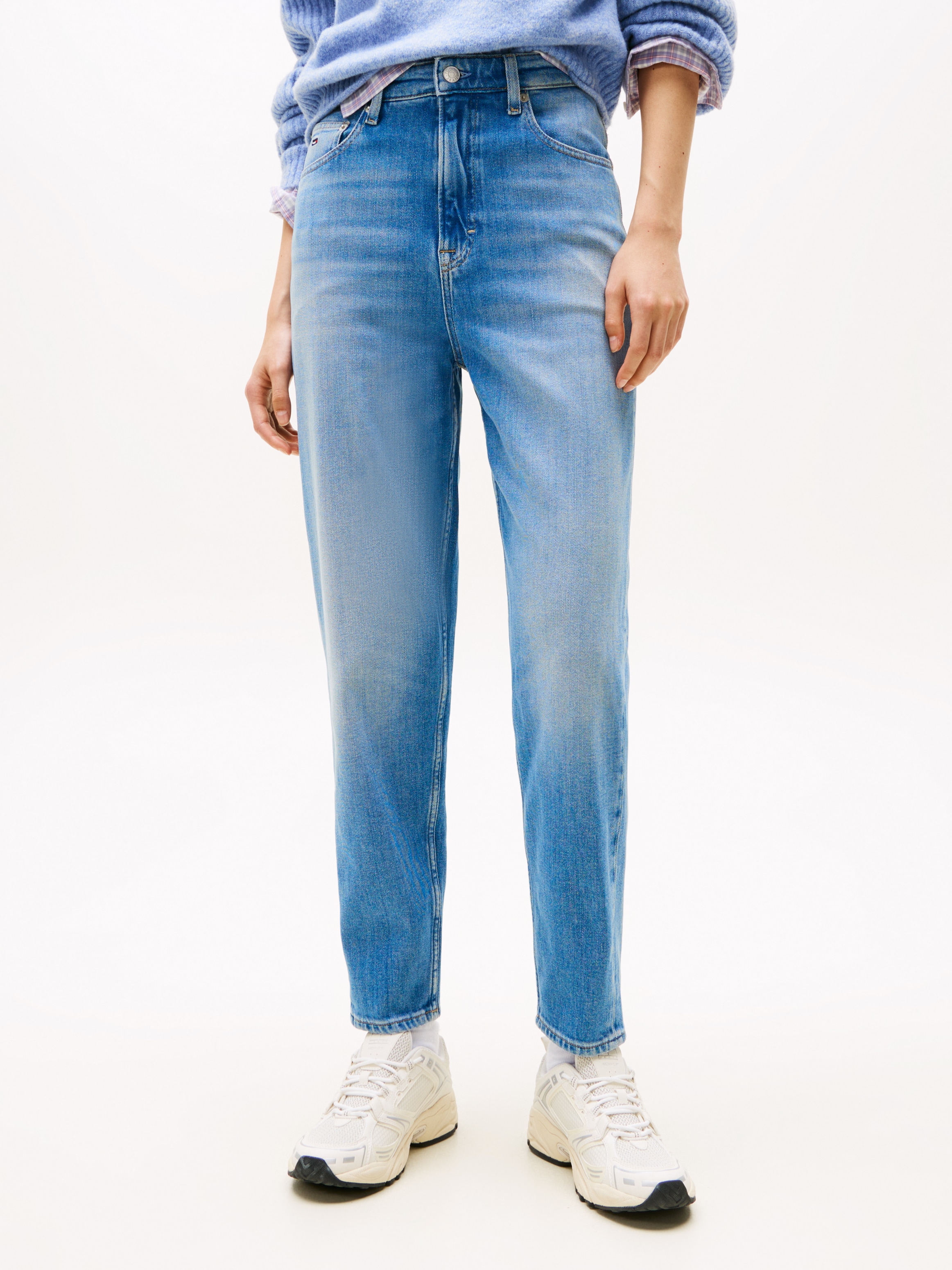 Image of Tommy Jeans Tapered-fit-Jeans "MOM JEAN UH TPR DI5133"