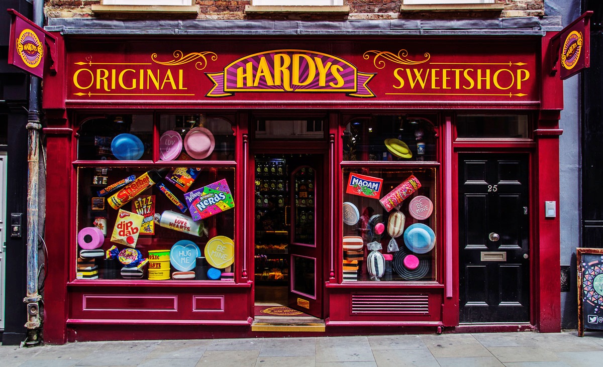 Image of Papermoon Fototapete »Hardys Shop«, Vliestapete, hochwertiger Digitaldruck, inklusive Kleister bei Ackermann Versand Schweiz