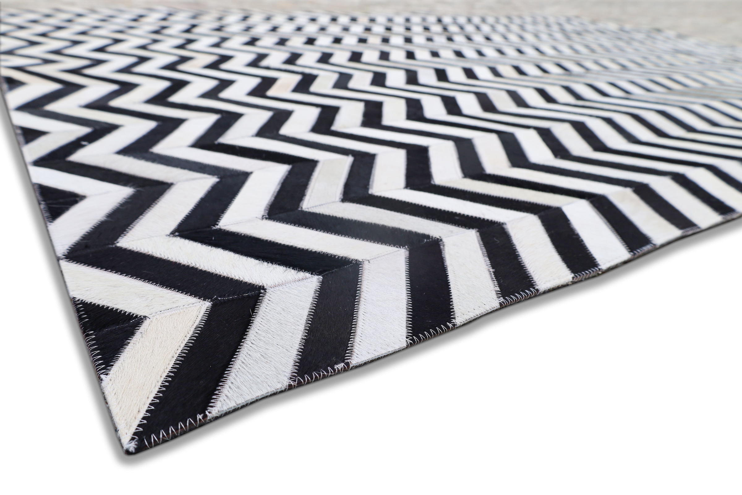 Myflair Möbel & Accessoires Tapis en fourrure »ZEBRA EDGE, echtes Rinderfell« Rectangulaire 10 mm Höhe fait main, produit naturel, motif en zigzag, structure naturelle