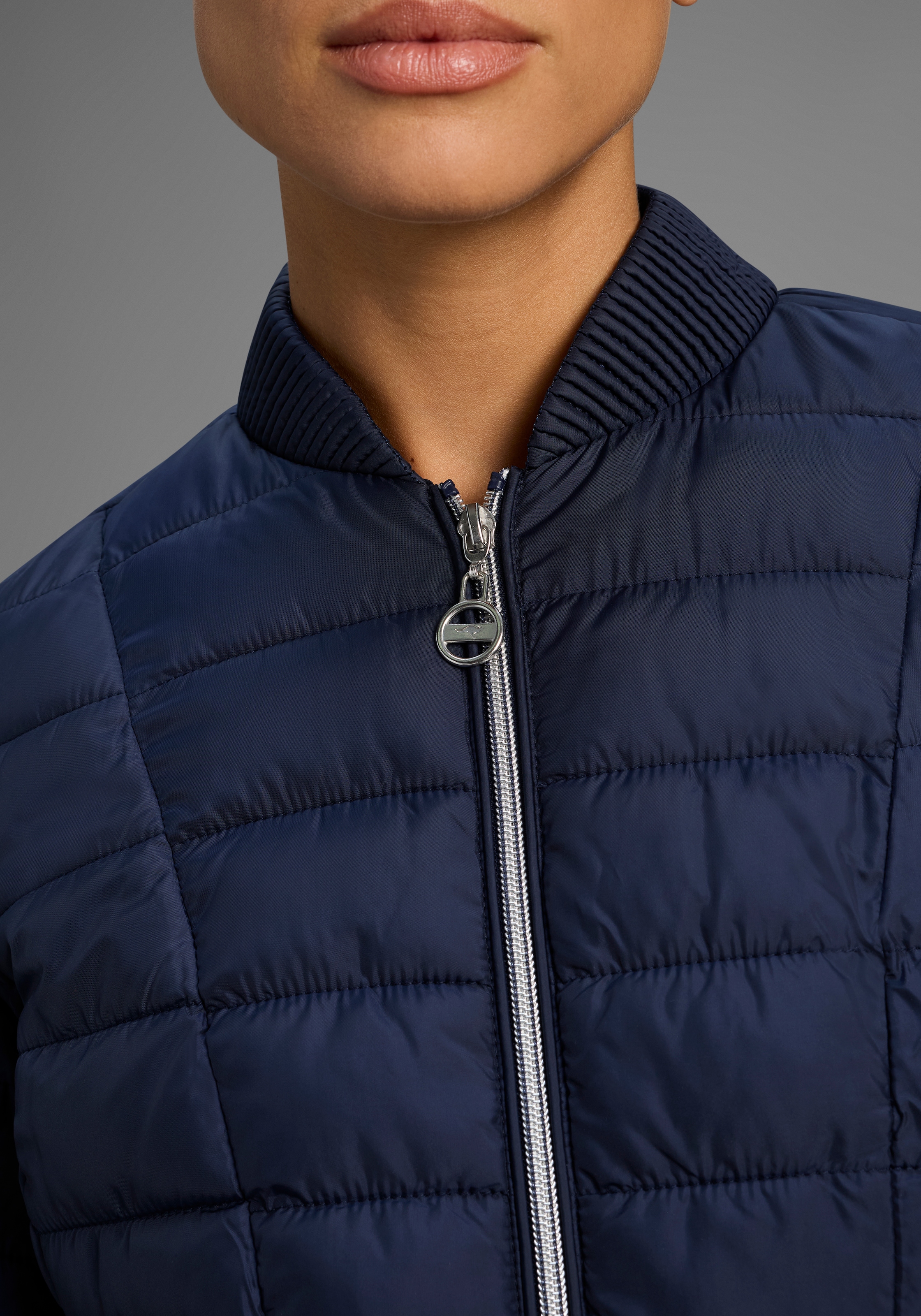 KangaROOS Steppjacke figurbetonter Schnitt,  hüftlange Passform
