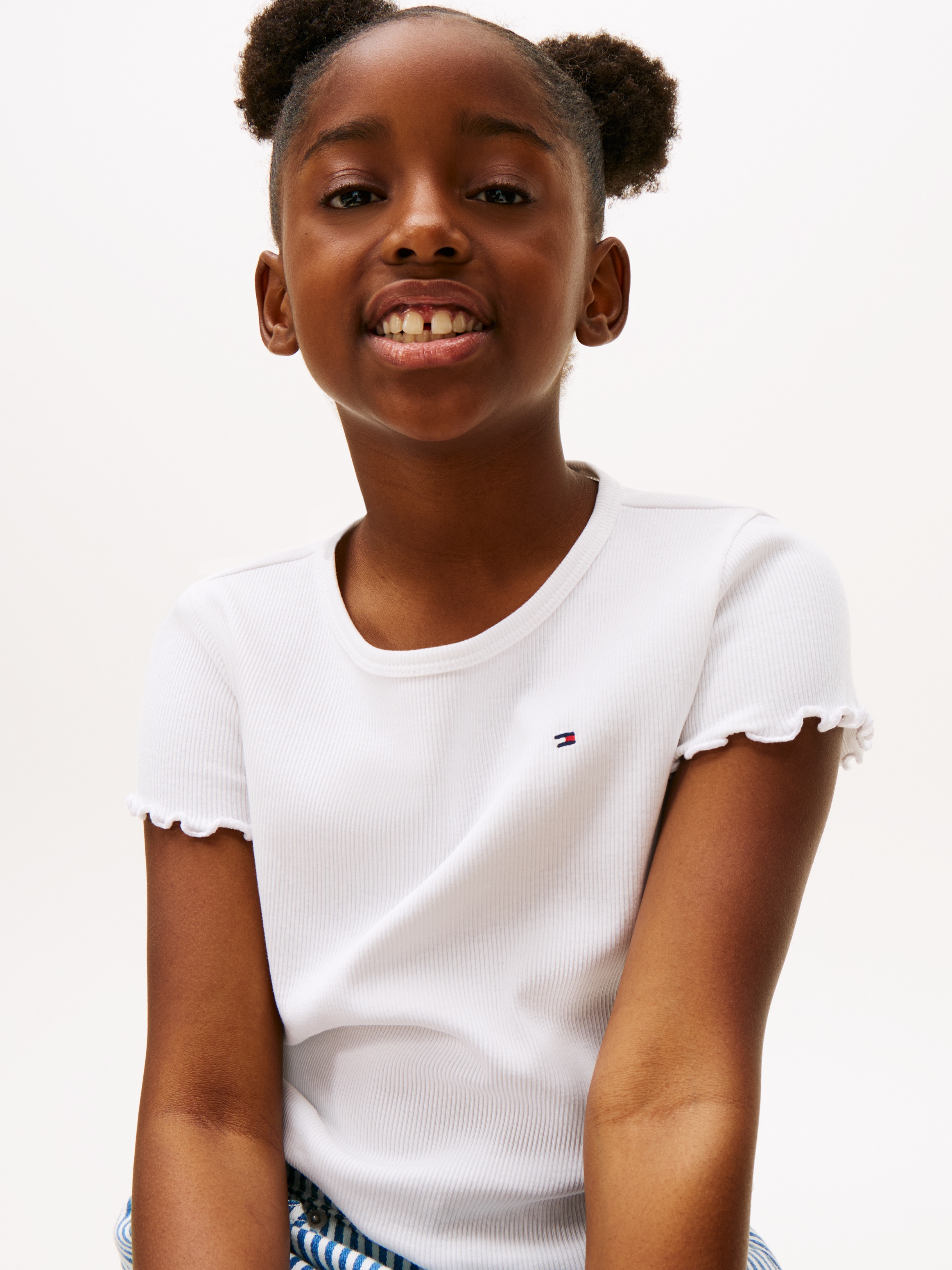 Tommy Hilfiger T-shirt »ESSENTIAL RIB TOP mit Babylock-Kanten und Stickerei« unifarben, casual, regular fit, Baumwollmix, Rundhals