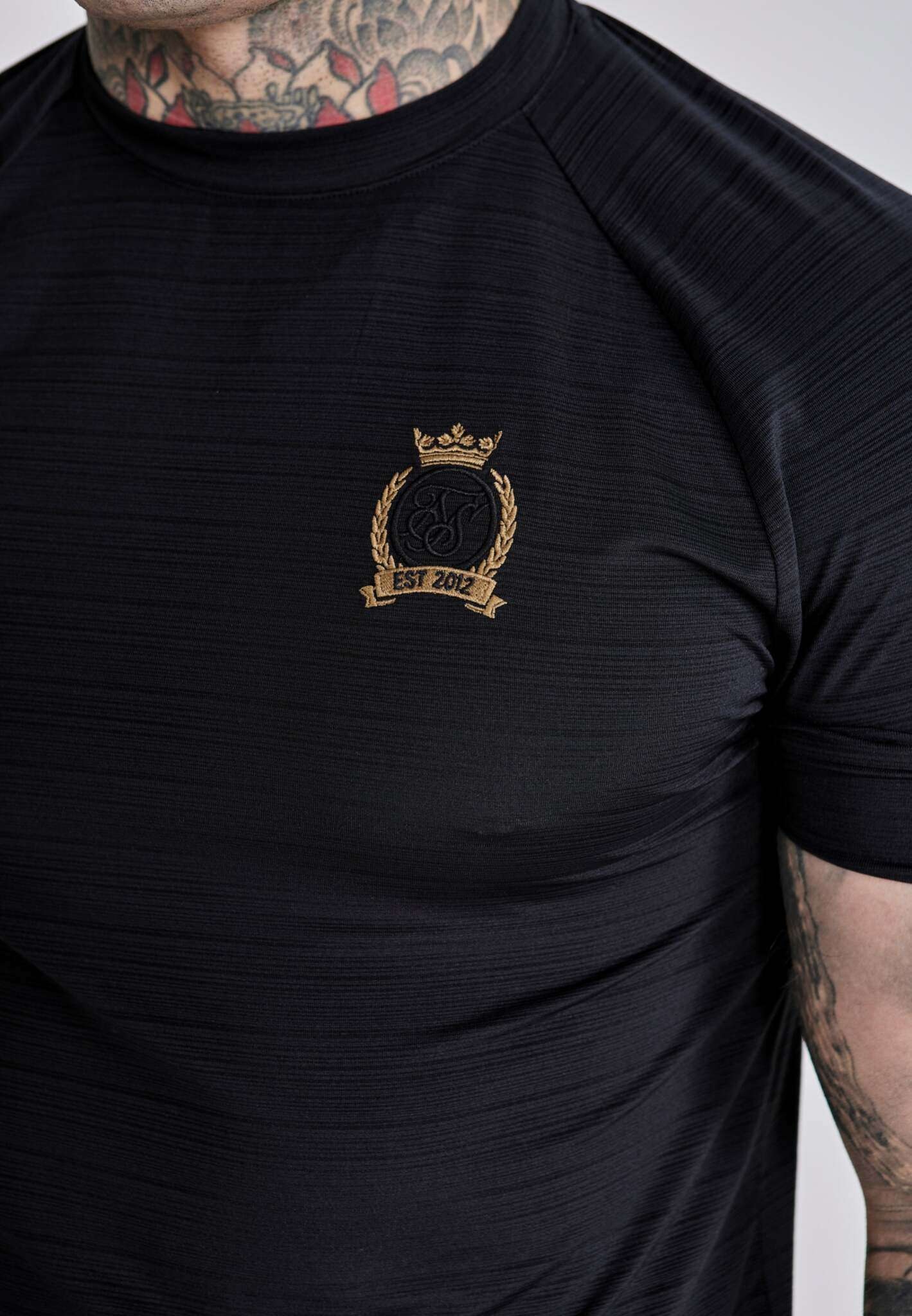 Image of Siksilk T-Shirt "Siksilk T-Shirt Crest Tech T-Shirt"