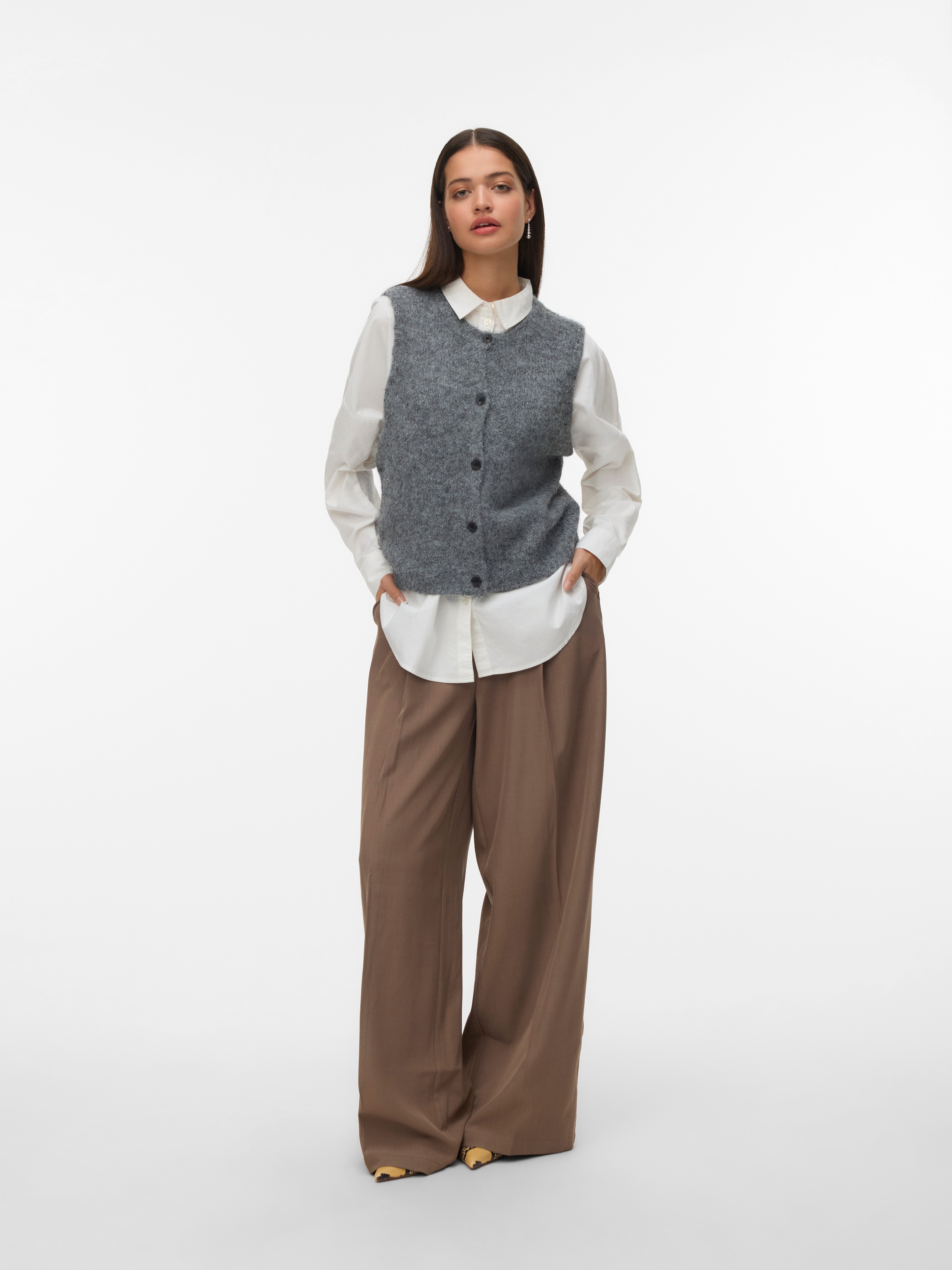 Vero Moda Gilet tricoté »VMNOVAH SL O-NECK BUTTON VEST NOOS« mélange de matières, coupe ample