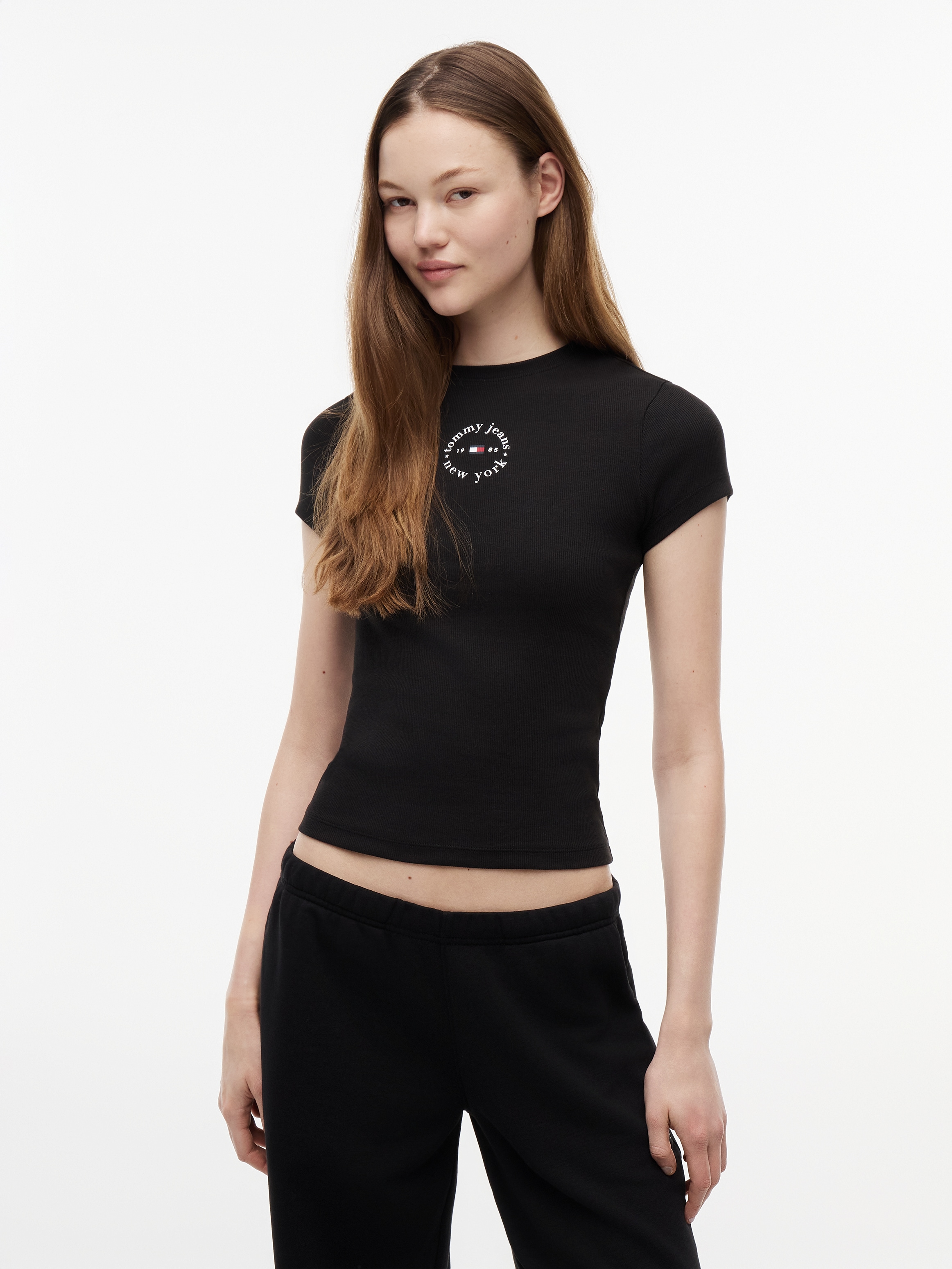 Image of Tommy Jeans Kurzarmshirt "TJW SLIM ESS LOGO2 RIB TEE EXT" Baumwollmischung, slim fit, figurbetont, in gerippter Struktur