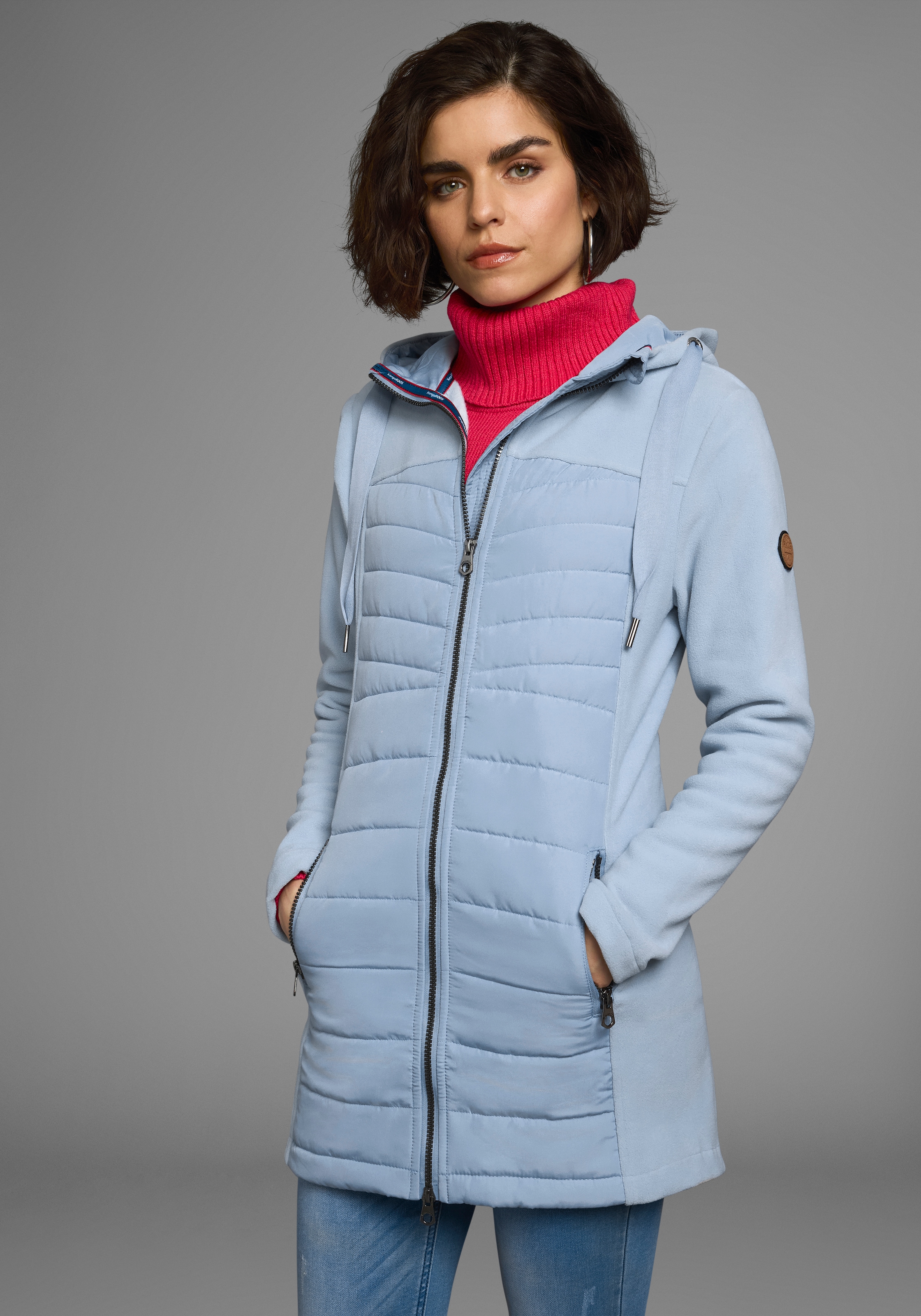 KangaROOS Langjacke, mit Kapuze, leichter Webstoff, figurbetonter Schnitt, mit Kapuze