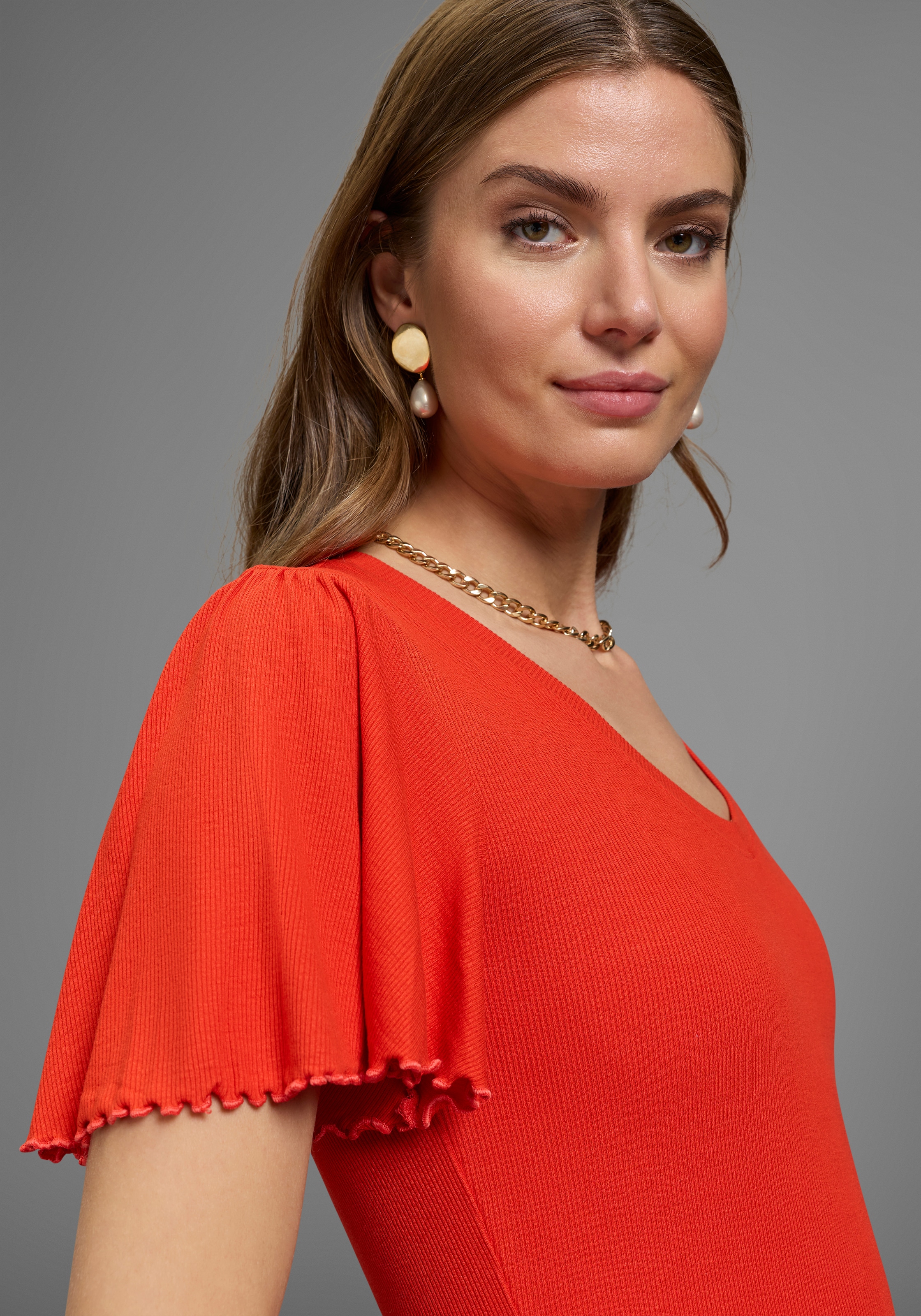 Laura Scott T-shirt en V sehr figurbetonte Passform, mit V-Ausschnitt