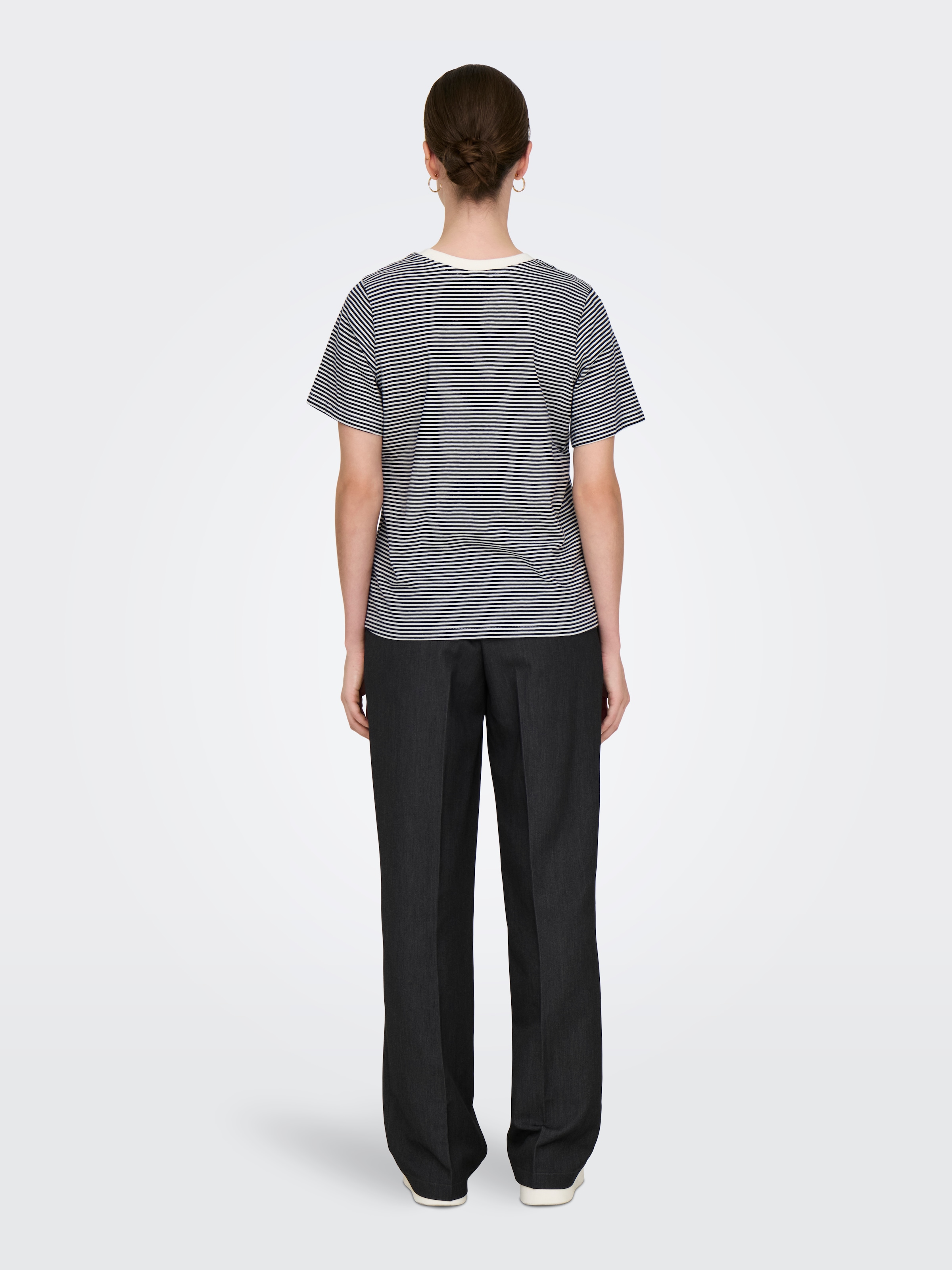 JDY Kurzarmshirt »JDYPISA S/S PRINT TOP JRS NOOS«, mit Herz Stickerei