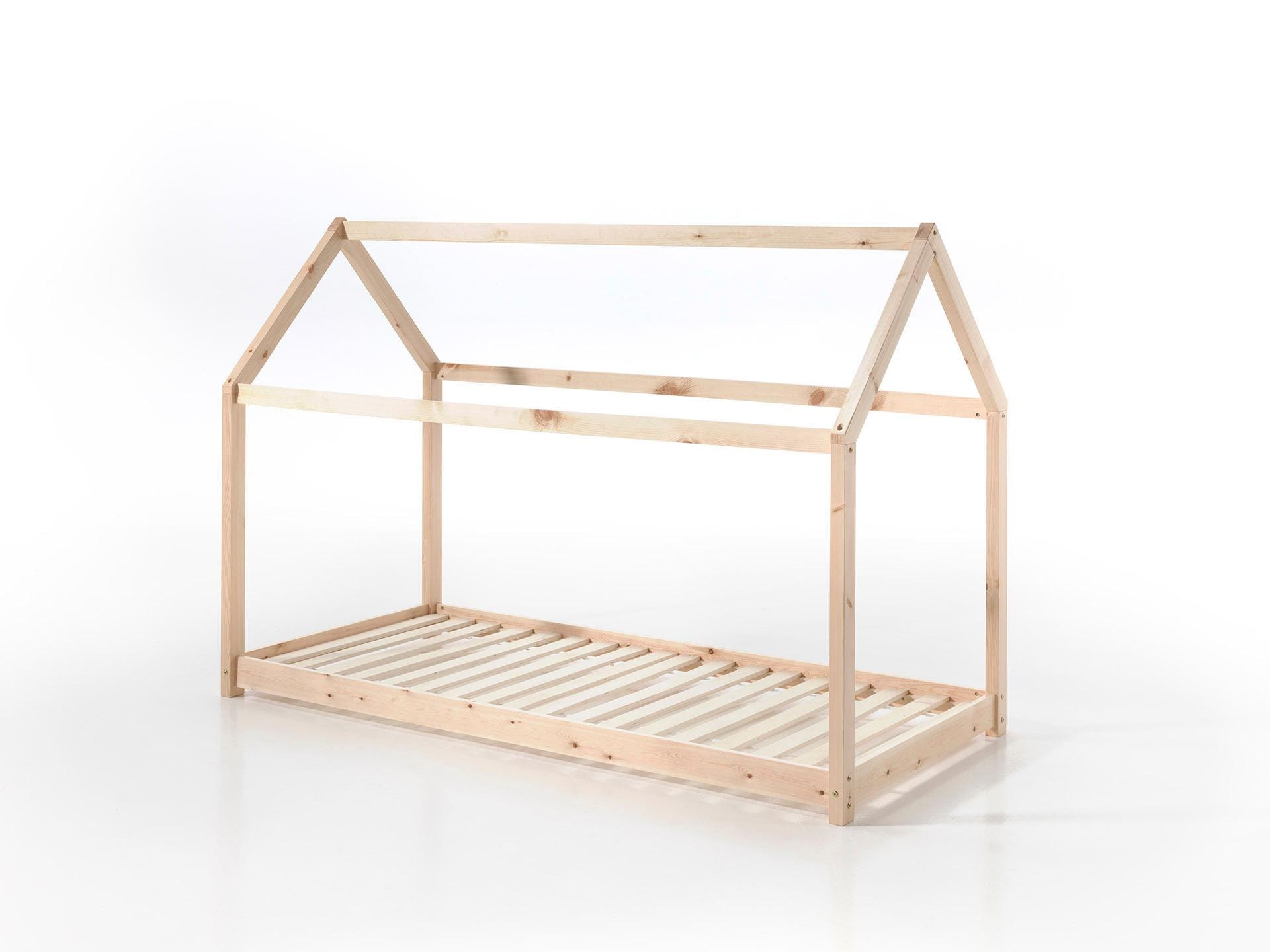 Vipack Kinderbett »Cabane, Kiefer massiv, Made in Europe, inklusive Rolllattenrost«, (B/H/T ca. 206x143x98cm, wahlweise in 2 Farben und 2 Grössen erhältlich), Bodenfreiheit ca. 2,5 cm zur besseren Belüftung, stabil gebaut