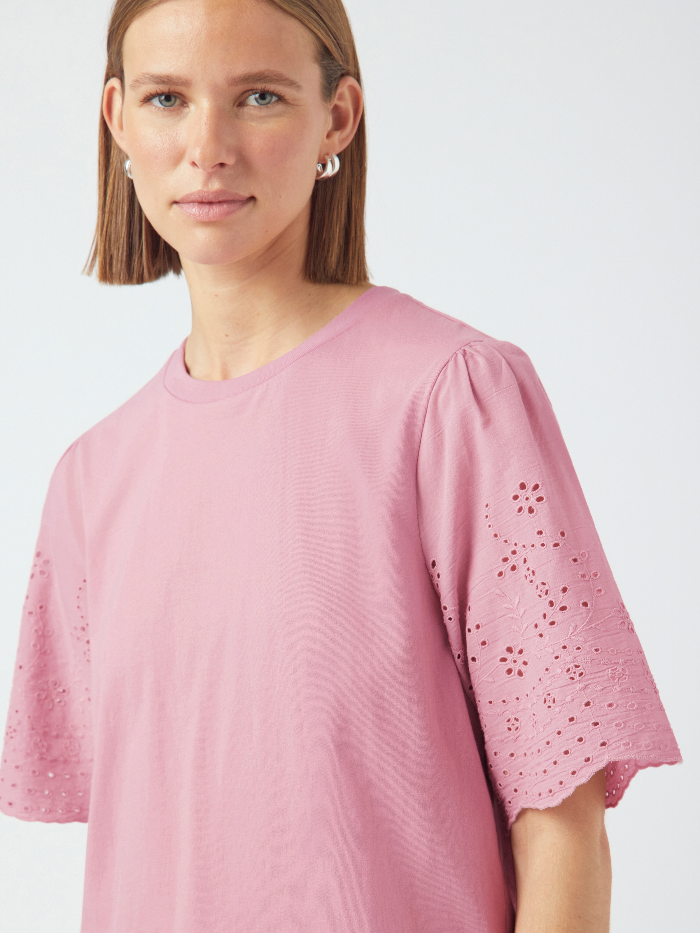 Y.A.S Kurzarmshirt »YASLEX SS TOP W. EMB SLEEVES S. NOOS« mit Lochstickerei
