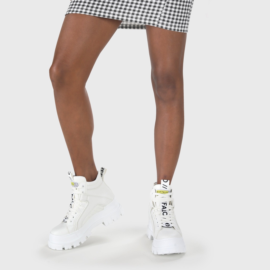 Buffalo Bottines à lacets »ASPHA NC MID«  Plateauboots, Schnürstiefelette, High Top Sneaker in monochromer Optik