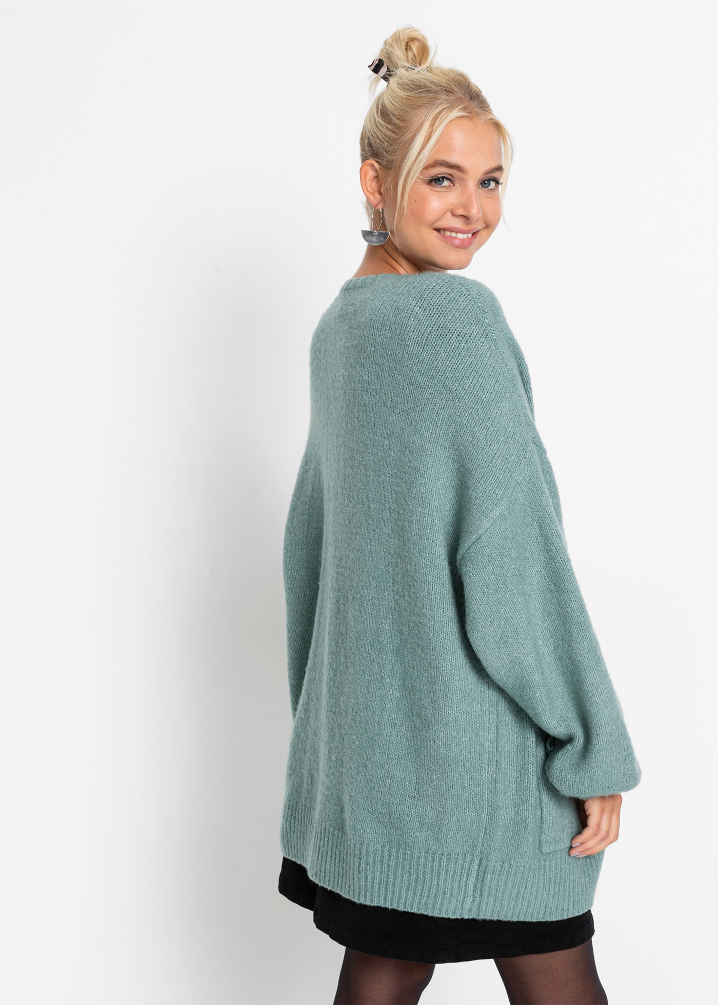 bonprix Strickjacke »Oversize-Strickjacke« Oversize-Passform, mit aufgesetzten Taschen