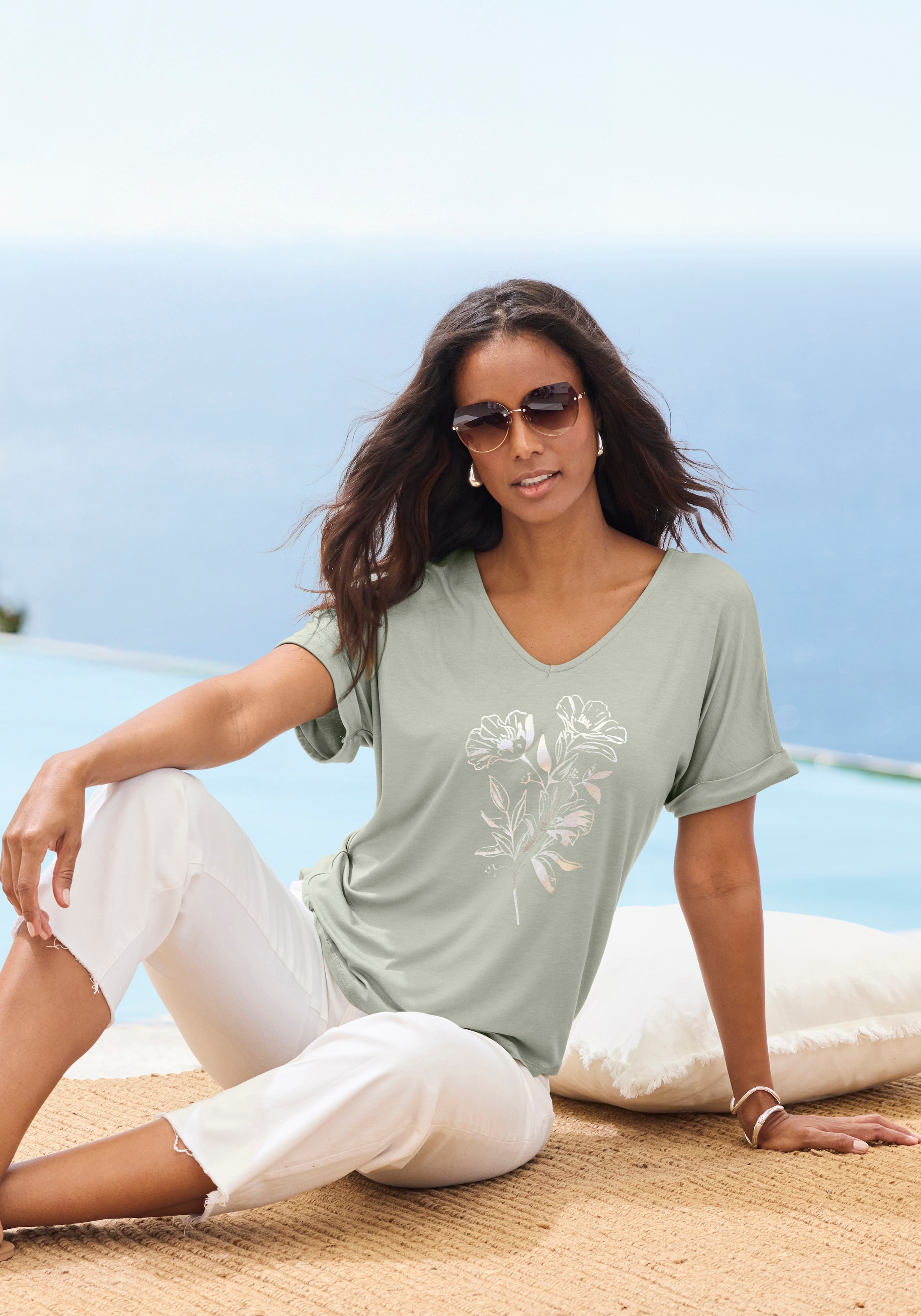 LASCANA T-shirt à manches courtes »mit schimmerndem Print« aus weichem Viskose-Stretch