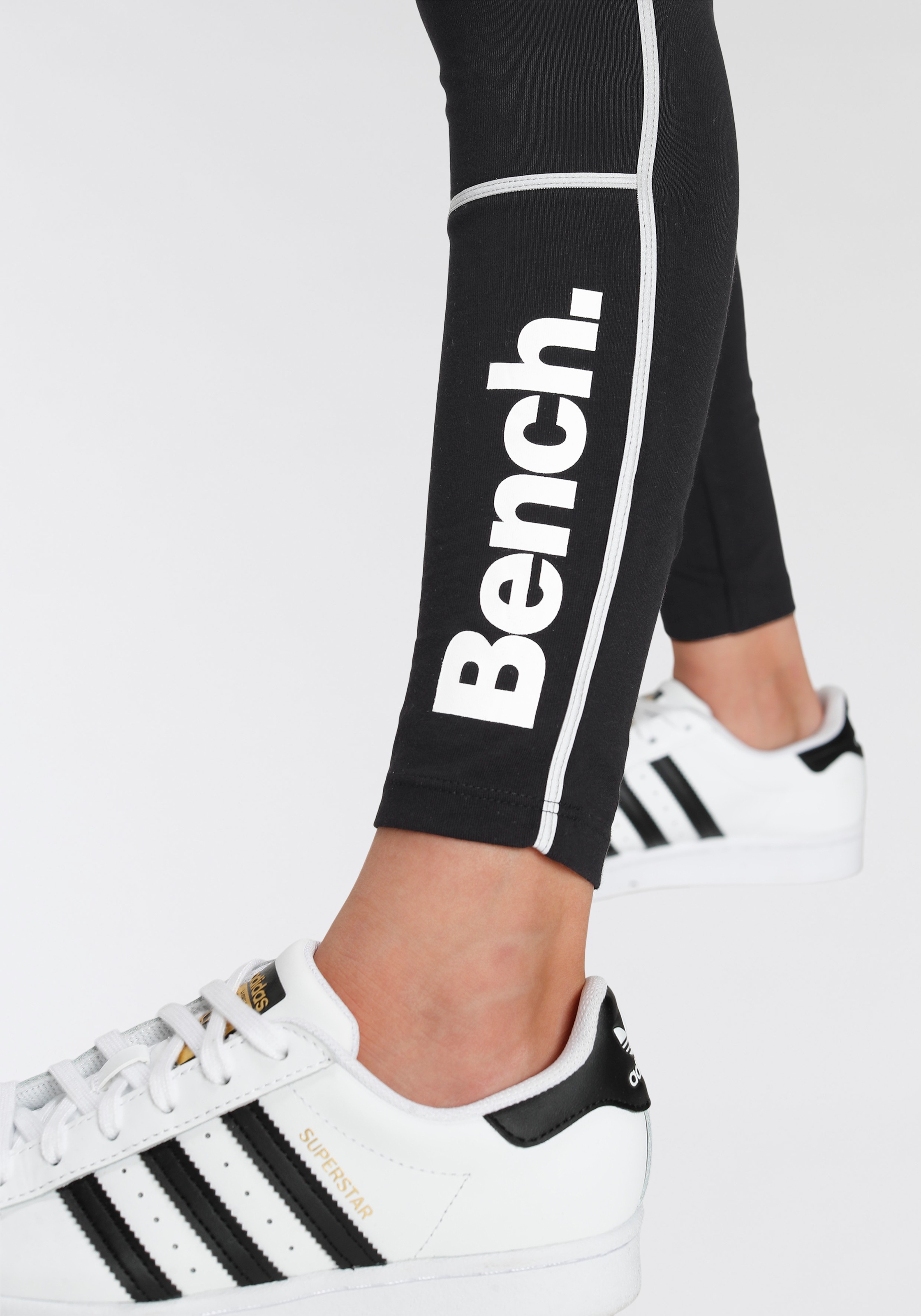 Bench. Leggings »REFLECITV-Mit reflektierenden Streifen«, und Logodruck  Trouver sur