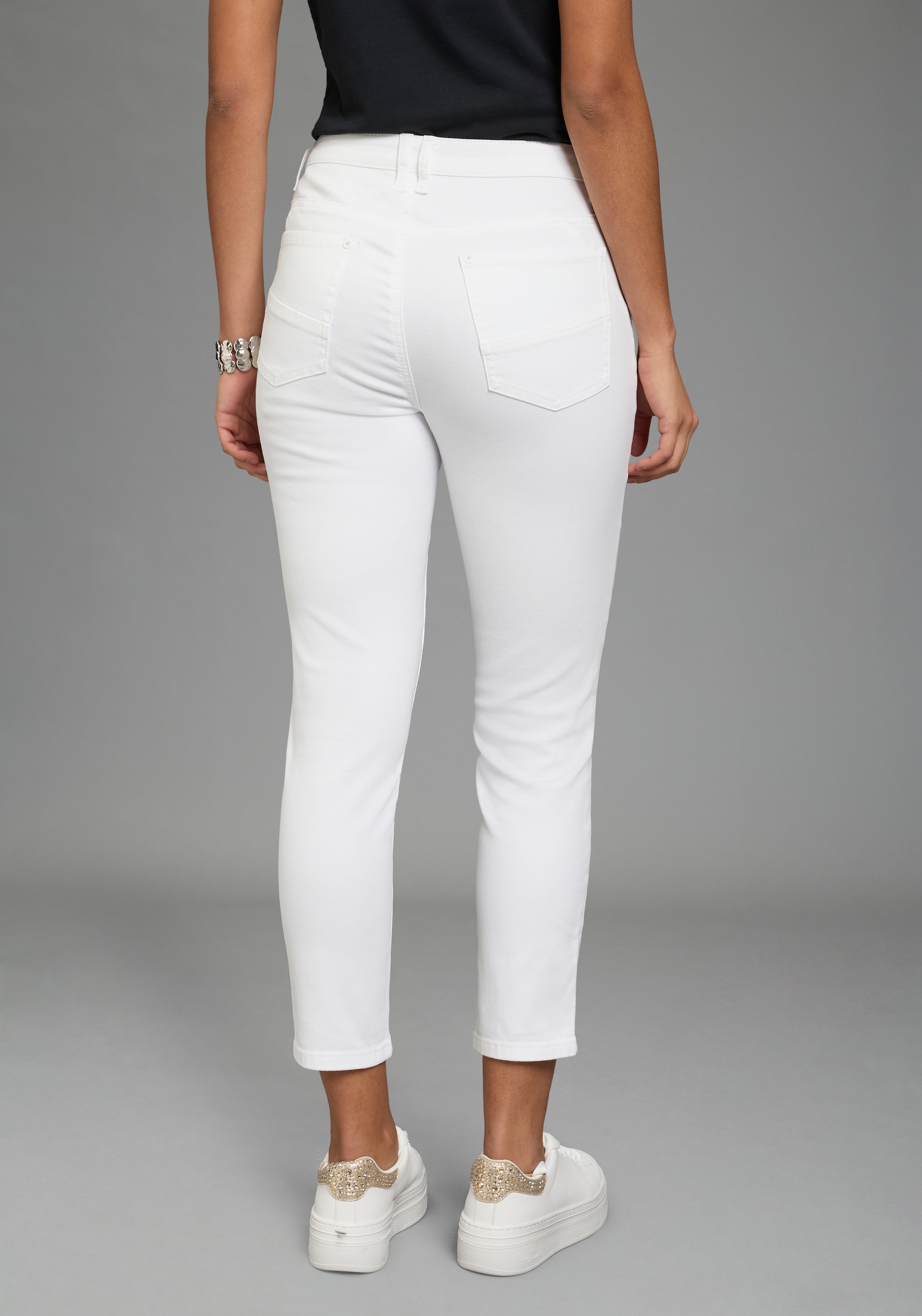 Bruno Banani 7/8-Jeans Skinny Fit, extra enger Beinverlauf, 7/8-Länge, mit Knopfleiste