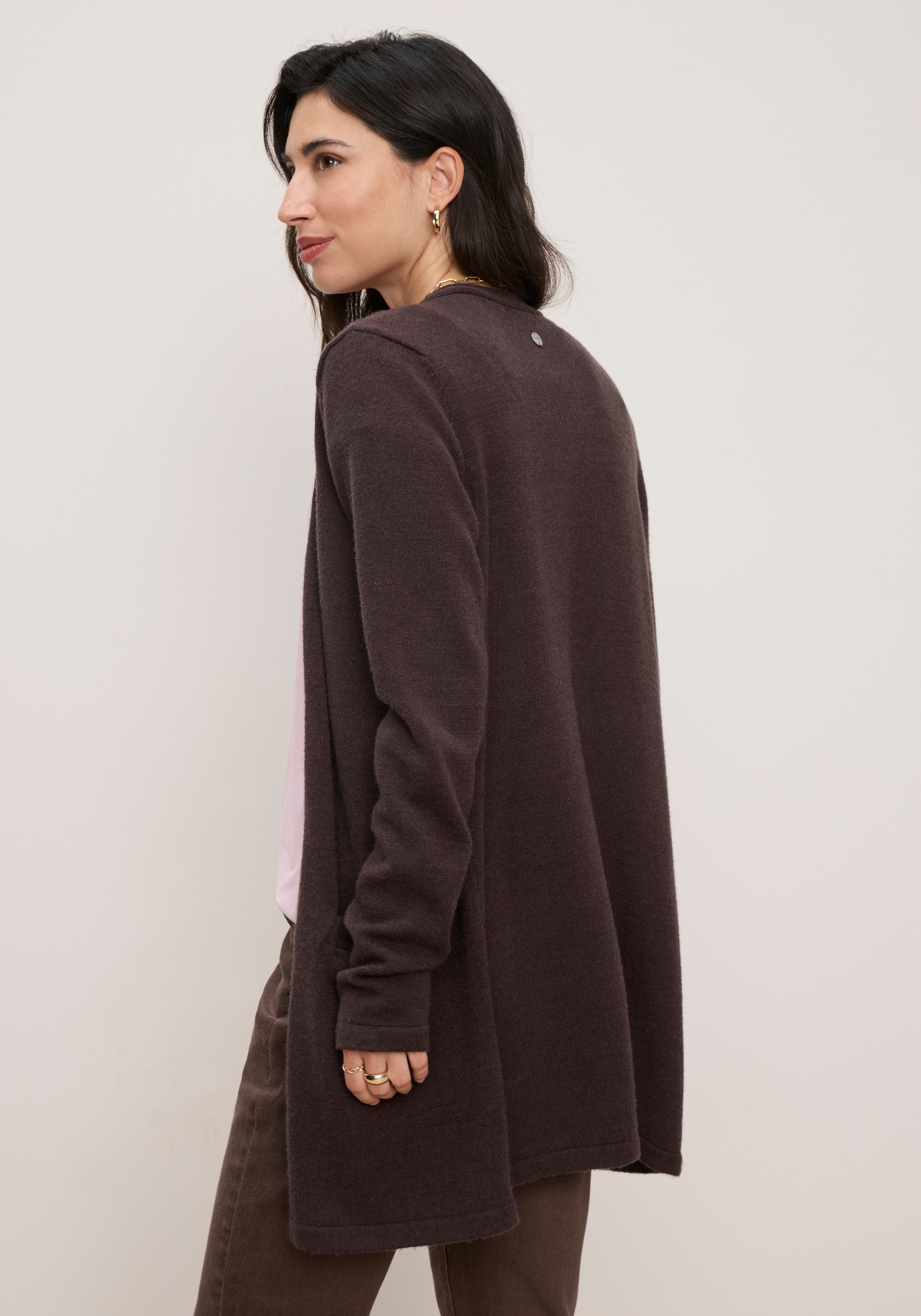 Tamaris Veste en tricot »mit Taschen, aus weicher Viskosemischung« parfait pour les soirées d'été douces