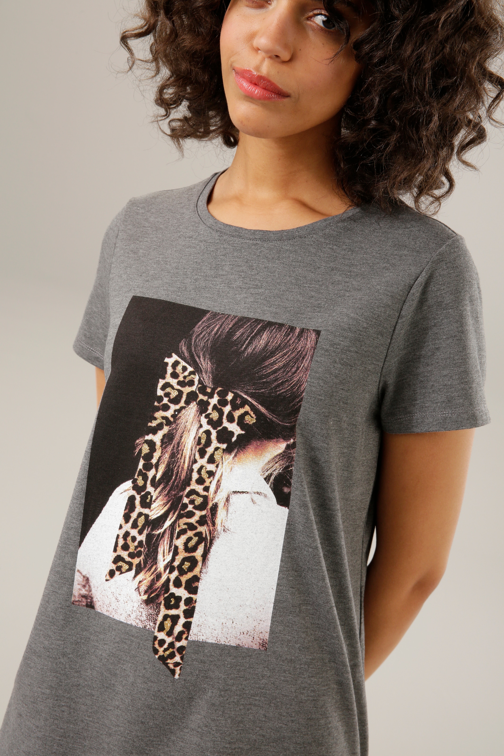 ♕ Aniston CASUAL verziertem bestellen Glitzer T-Shirt, Frontdruck versandkostenfrei mit