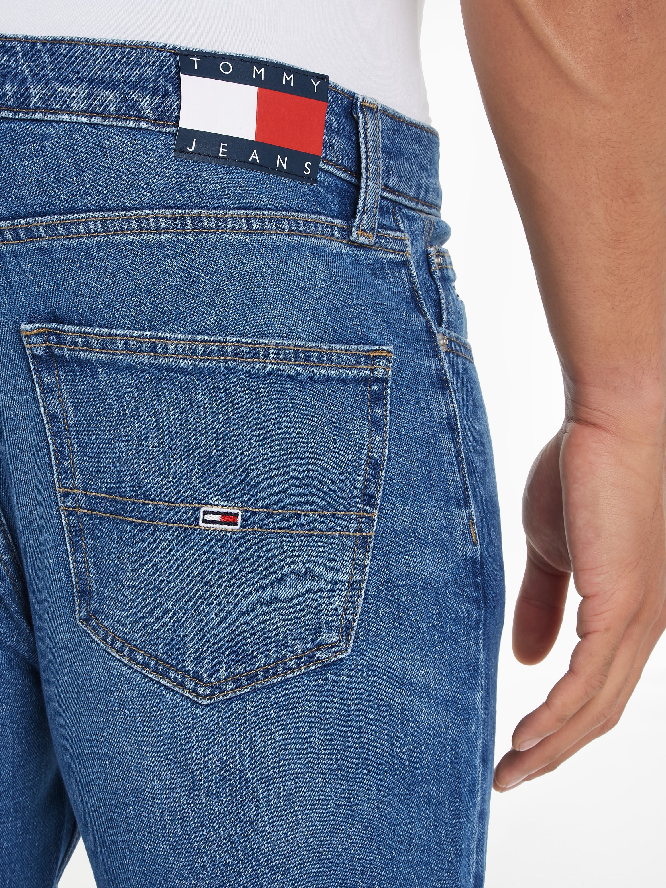Tommy Jeans Regular-fit-Jeans »DAD JEAN RGLR TPRD«, mit Logoprägung