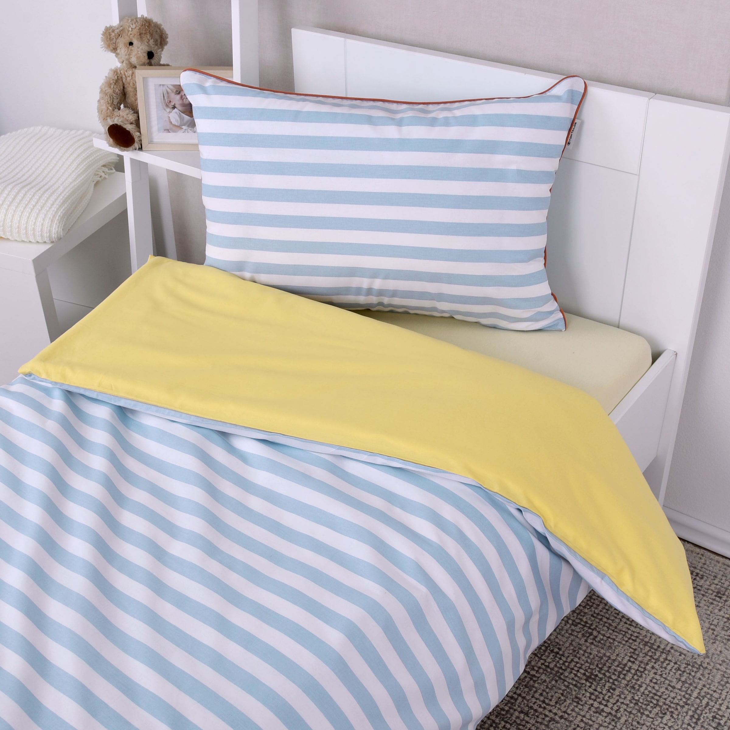 TOM TAILOR HOME »STRIPES WITH A KICK in Gr. 135x200cm oder 155x220cm« 2 cuis nouvelle chambre, passepoil coloré sur le coussin,