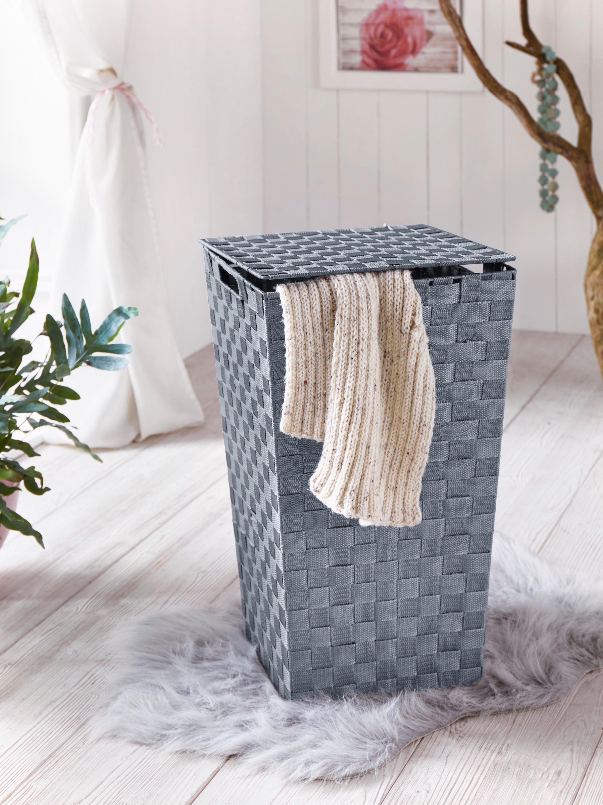locker Wäschekorb, aus Nylon und Metall