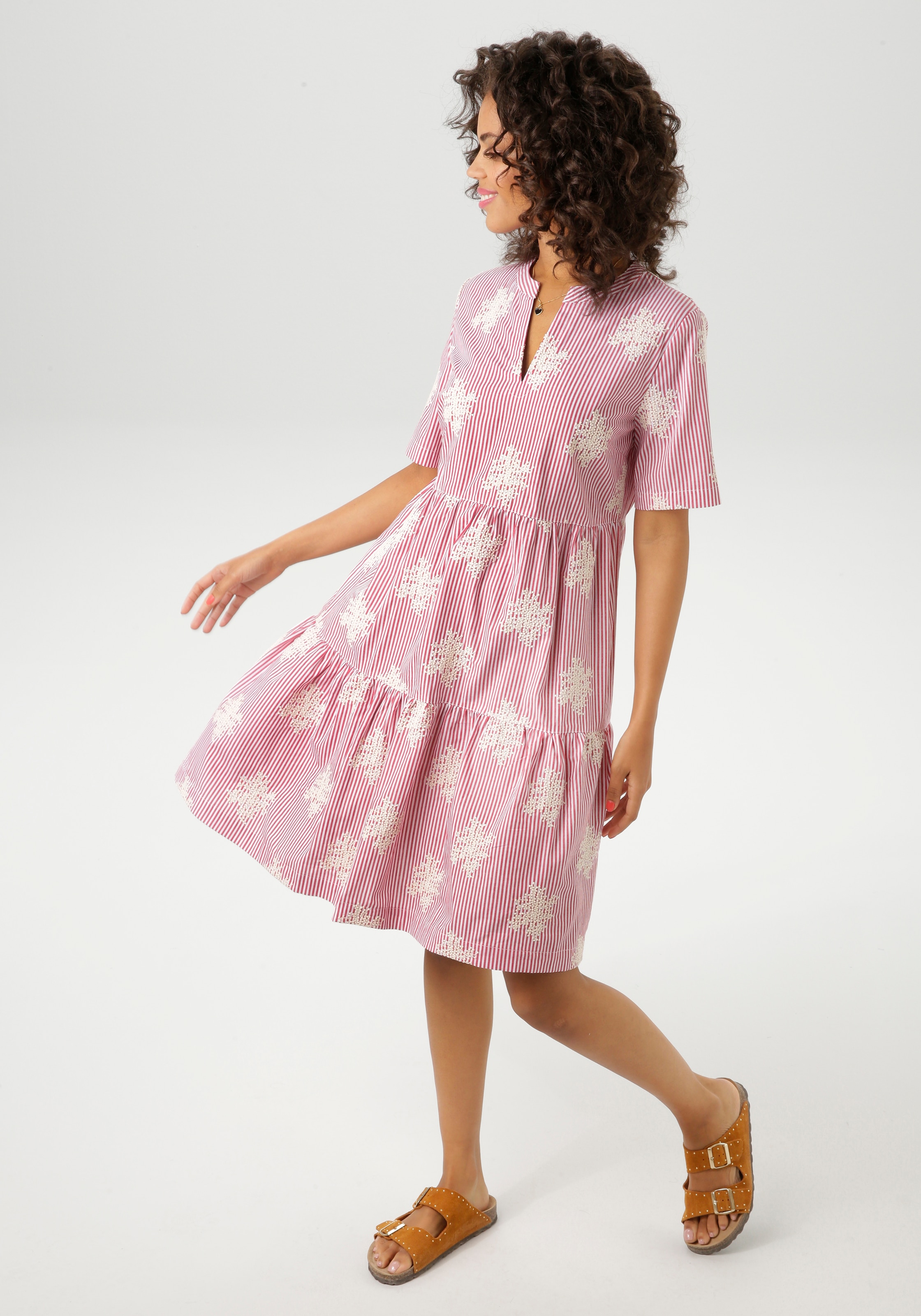 Aniston CASUAL Sommerkleid, gestreift und mit aufwändigen Stickereien verziert