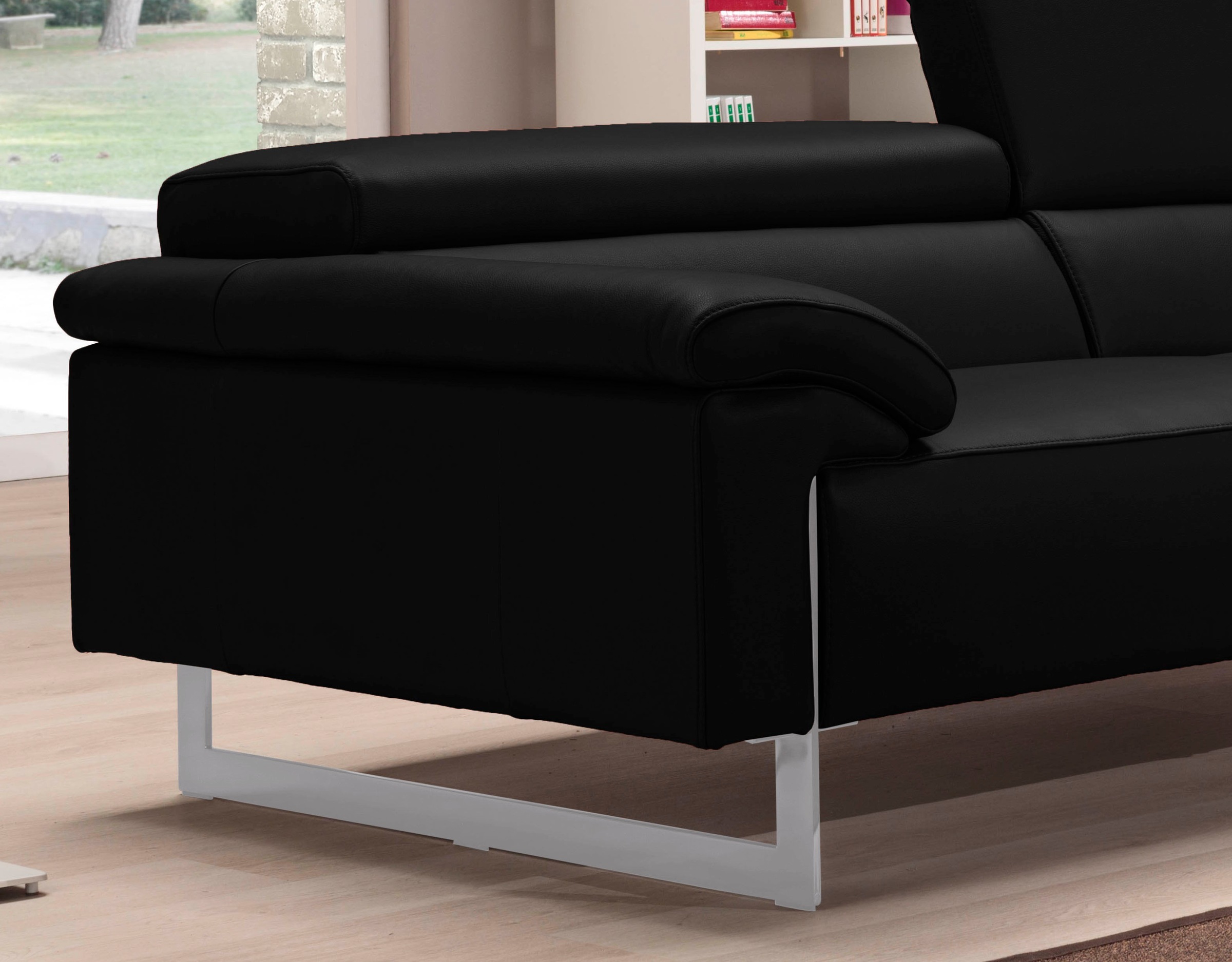 Egoitaliano 2,5-Sitzer »Malika, Designsofa mit hohem Sitzkomfort, edel und bequem«, inkl. Kopfteilverstellung und chromfarbenen Metallfüssen