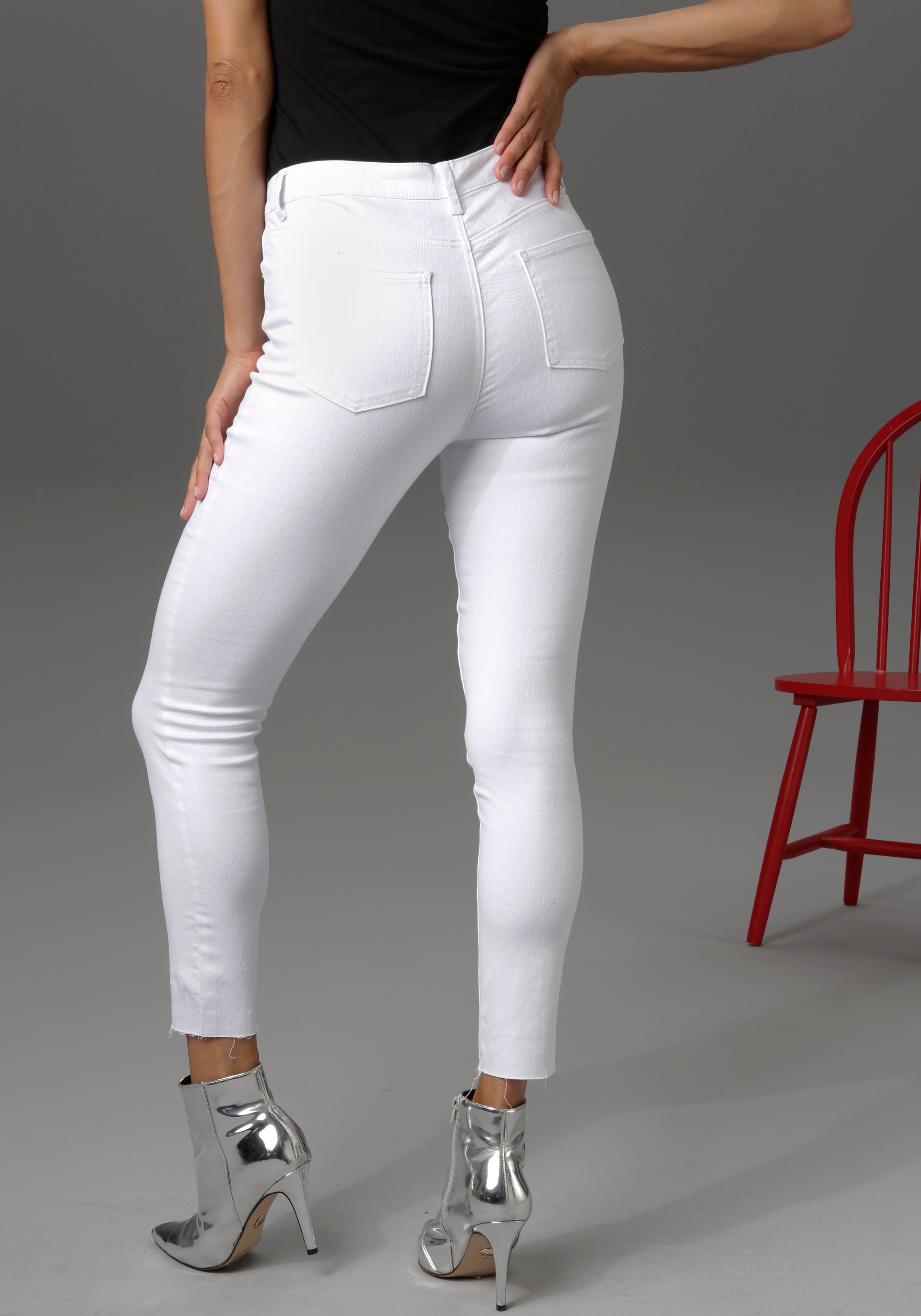 ♕ Aniston CASUAL Skinny-fit-Jeans, regular waist - mit ausgefransten  Beinabschluss versandkostenfrei kaufen