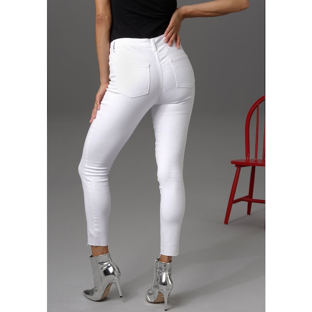 - waist regular CASUAL kaufen Aniston ♕ ausgefransten Skinny-fit-Jeans, mit Beinabschluss versandkostenfrei