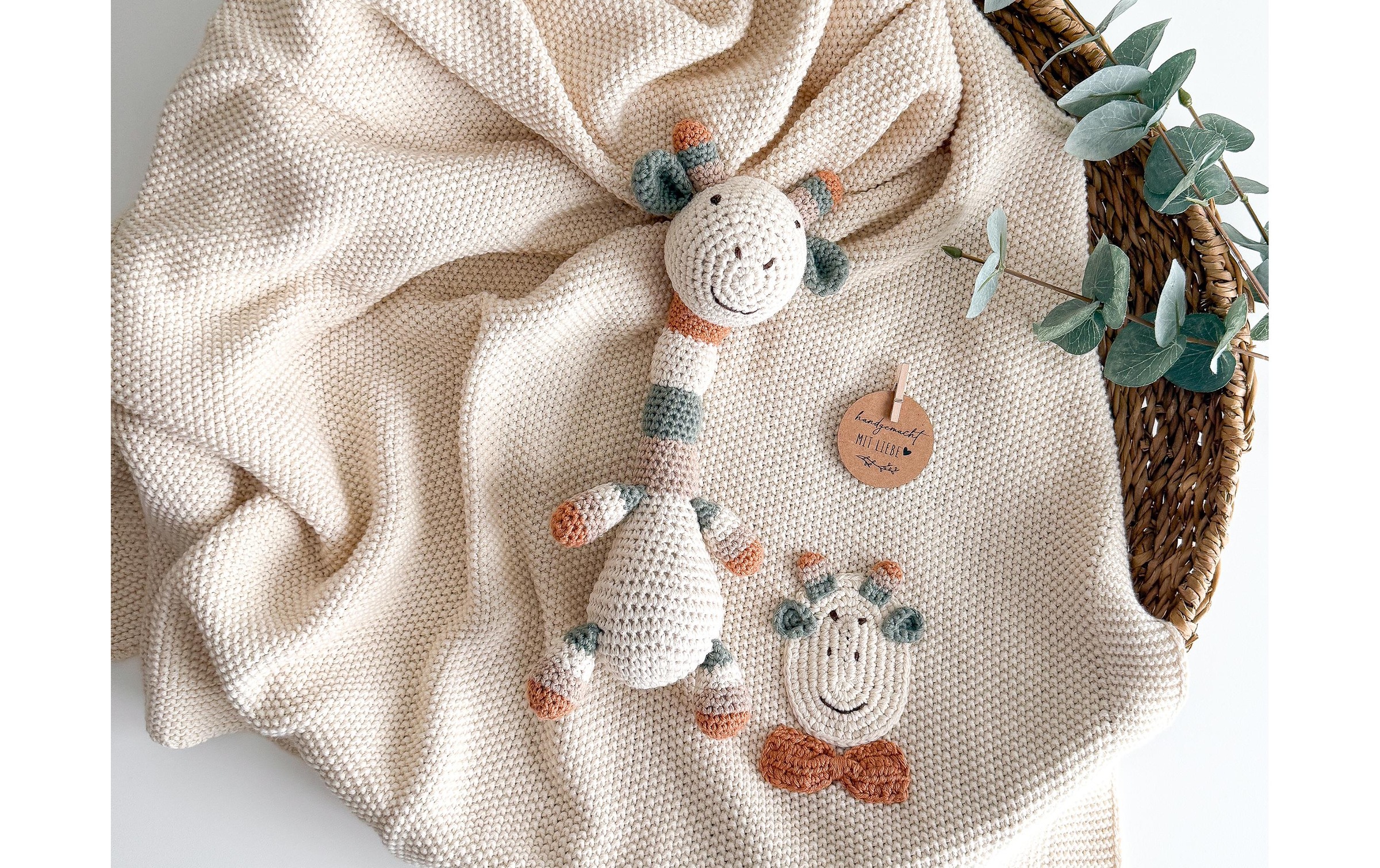   Neugeborenen-Geschenkset »Welcomebabybox Lio – Decke & Giraffe« 2 Stk. Kuschelige 2-teilige Geschenkbox für Babys