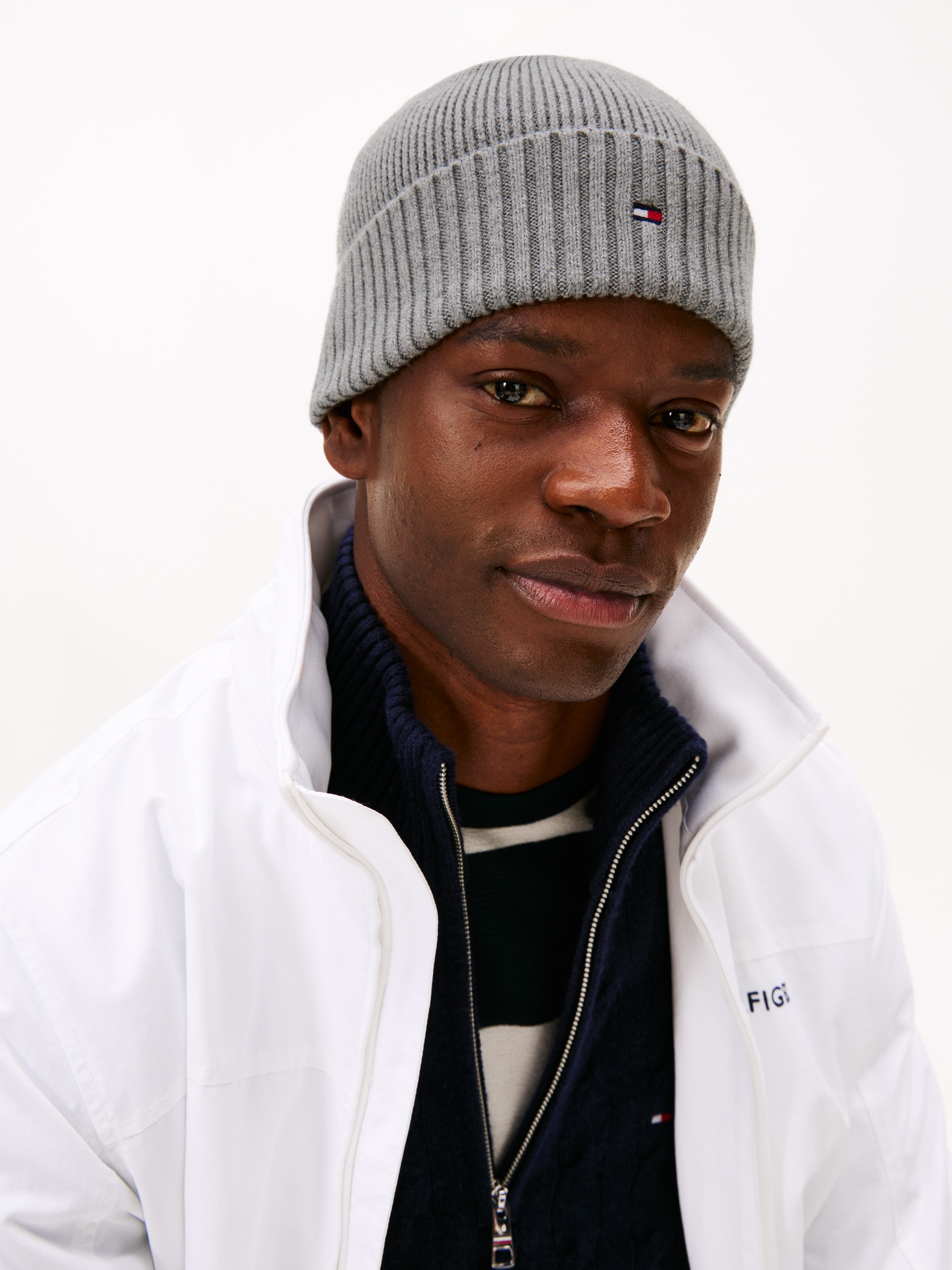 Tommy Hilfiger Bonnet tricoté »TH FLAG PIMA COTTON BEANIE« Beanie mit Logostickerei, mit Kaschmiranteil Unisex